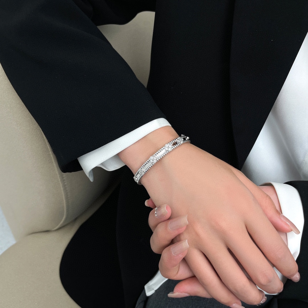 Van Cleef & Arpels 不接受反驳