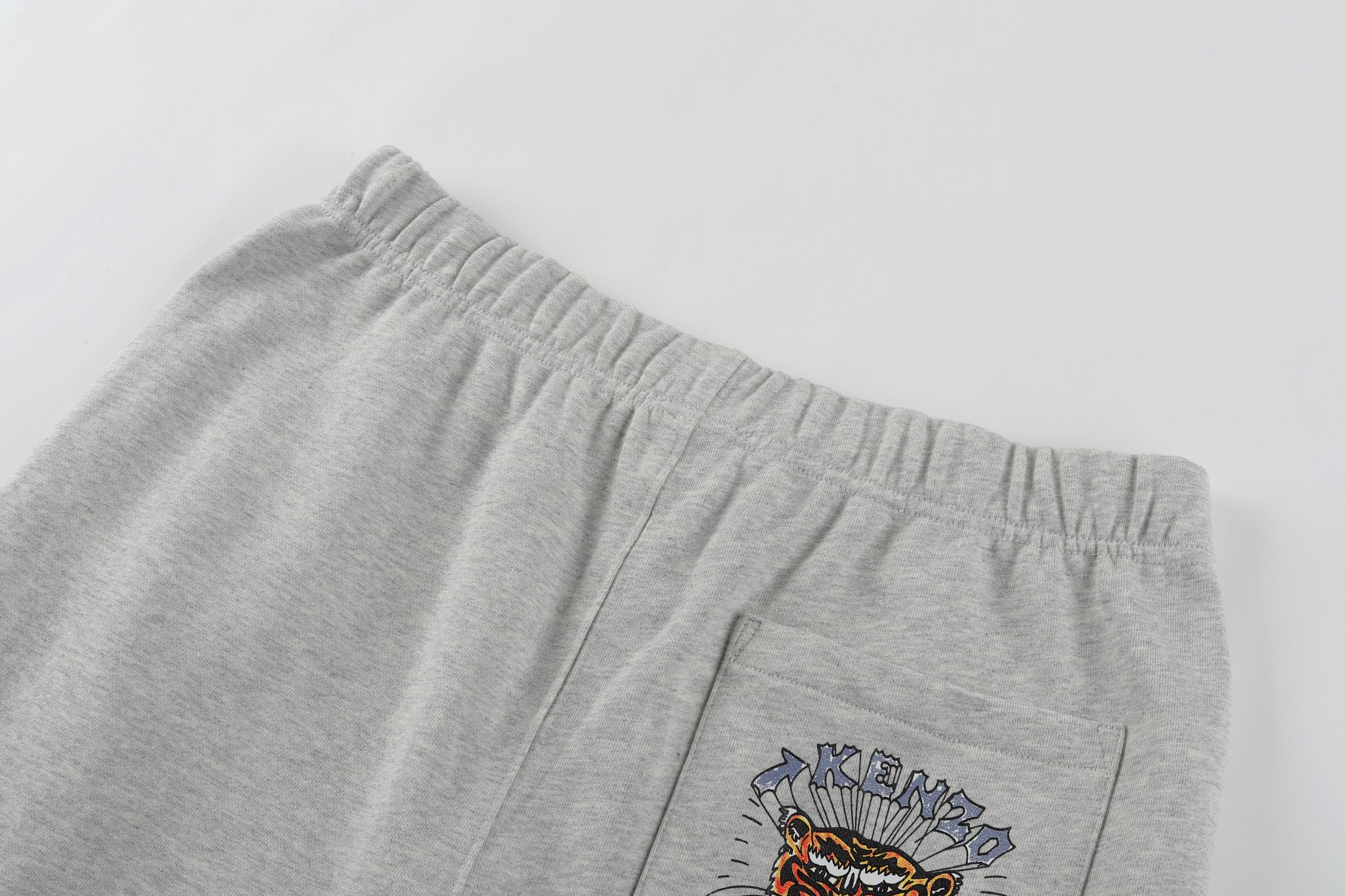 KENZ*2024SS Pantalones cortos de primavera/verano nuevos, estampado de tigre dibujado a mano estilo DRAWN VARSITY en el…