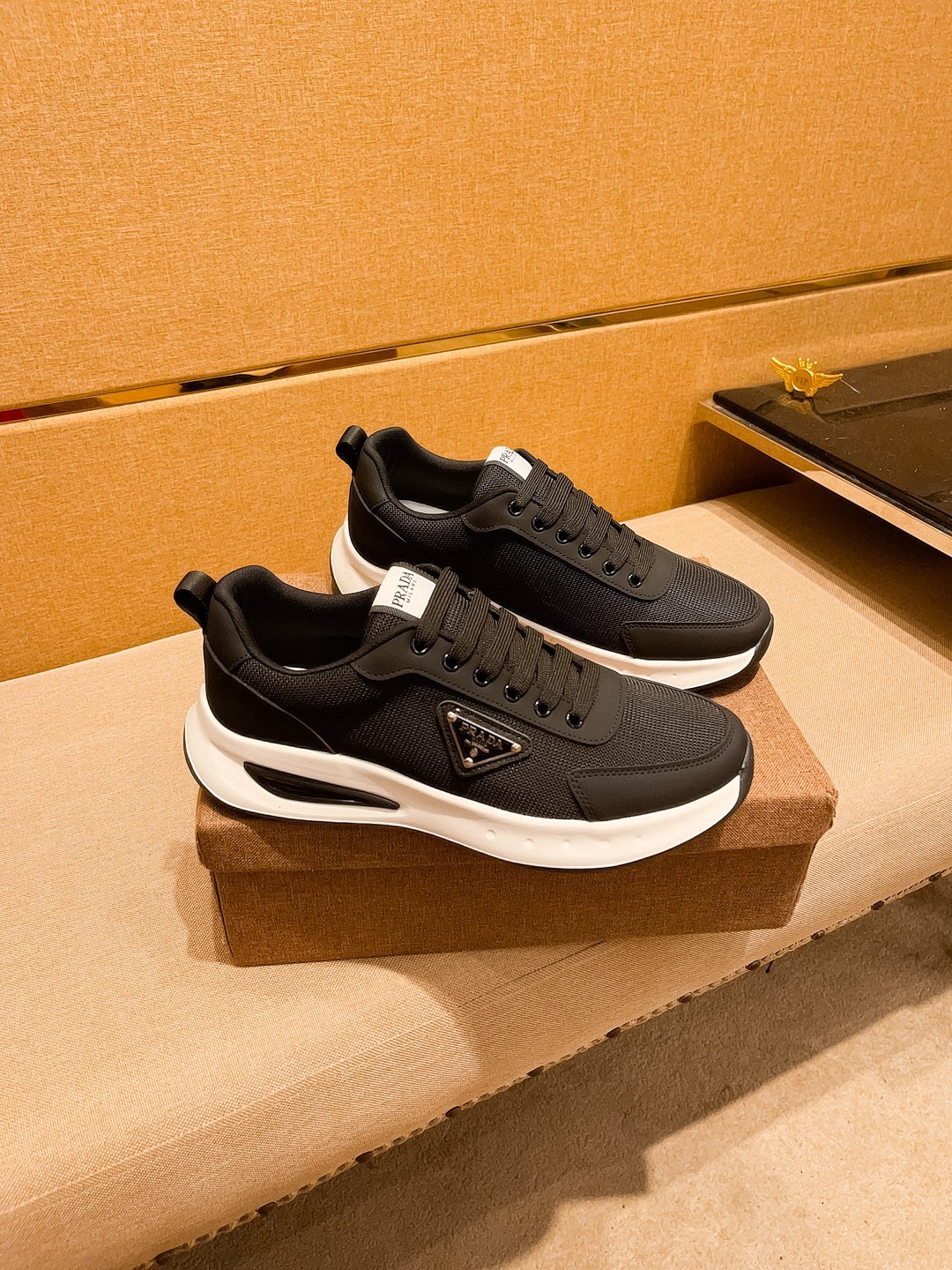 NO:541914,[Prada] High-end men's shoes brand Official website 11's latest masterpiece upper is made of Italian imported cowhide, comfortable and breathable inner lining, original non-slip and wear-resistant sole, making walking more convenient and comfortable!  Exclusive new style, amazing work, beautiful 11 ​​replica [color] compared to the official quality!  Create a fashionable personality to set off your uniqueness!  Must-have for trendy men! Classic size: 39-44 Color Multi-color optional, prada, cowhide19860909【普拉达】男鞋高端品牌 官网11最新力作鞋面采用意大利进口头层牛皮搭配 舒适透气内里原版防滑耐磨大底制作,让行走更加便捷舒适！独家新款,惊世之作,与官方的质量相比美的11复刻[色]！打造时尚个性衬托你的与众不！潮男必备!经典尺码: 39-44 颜色 多色可选,,prada,cowhide,Men's shoes