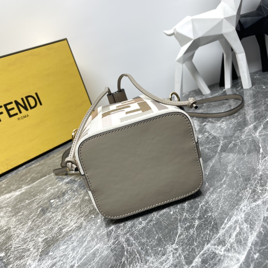 Fendi Mon Tresor mini 布料水桶包 可盐可甜 怎么凹造型都可