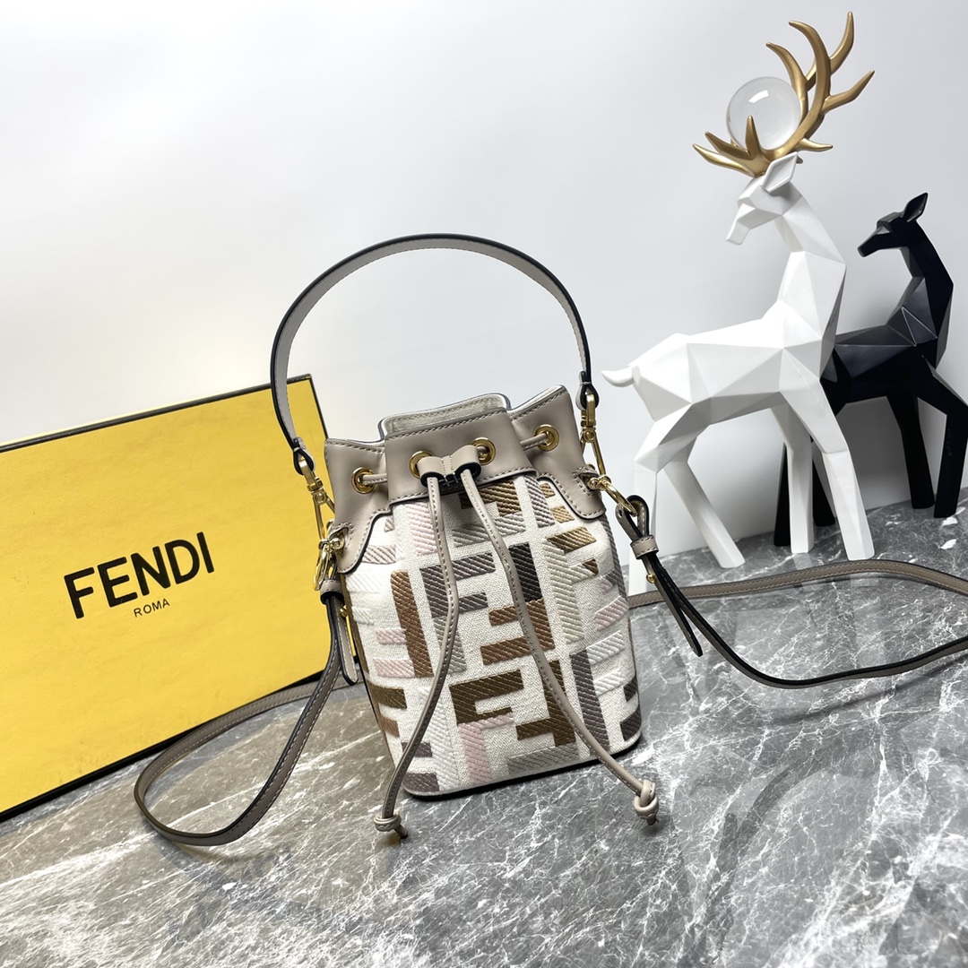 Fendi Mon Tresor mini 布料水桶包 可盐可甜 怎么凹造型都可