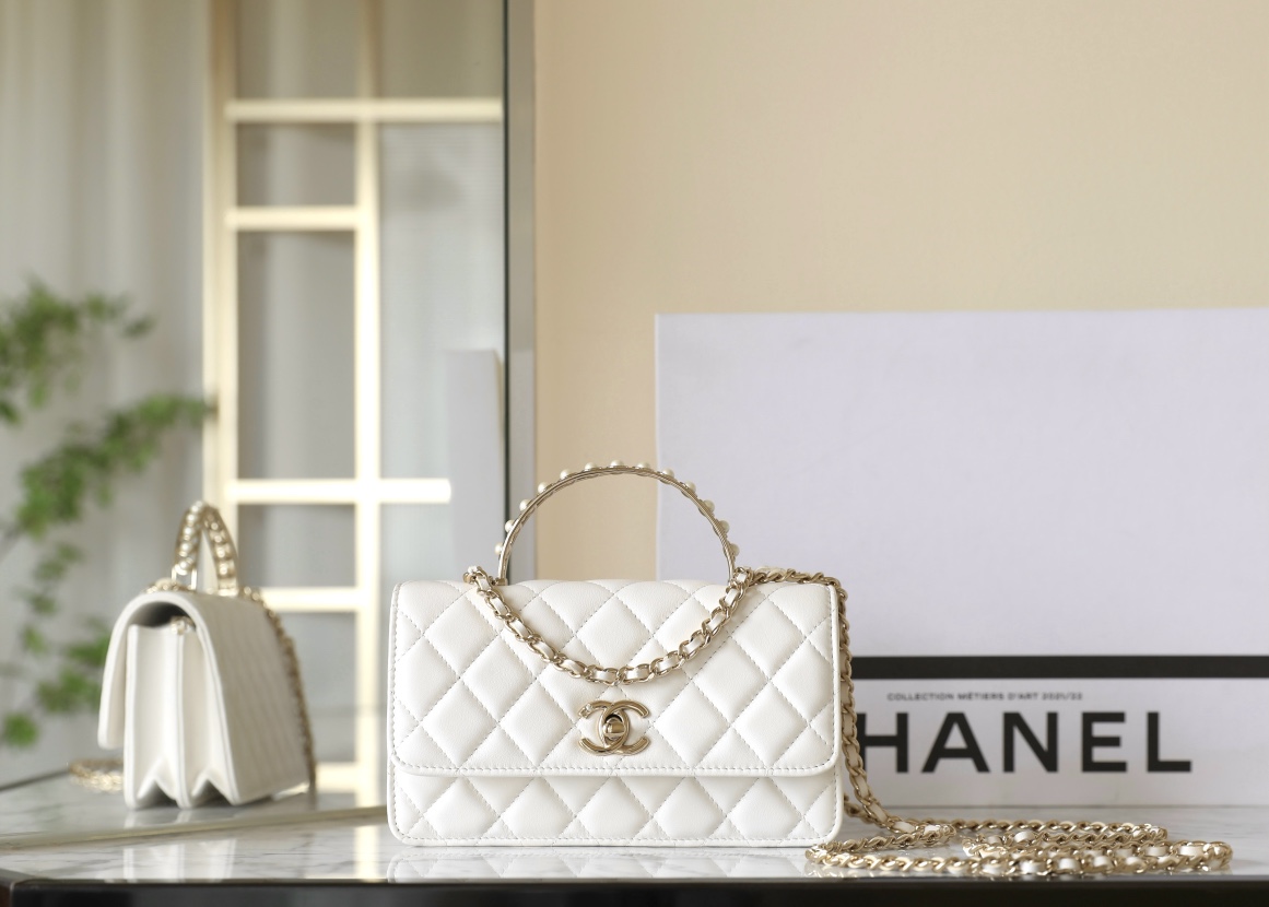 Wholesale 2023 Replica
 Chanel AAA+
 Crossbody & Shoulder Bags White Set With Diamonds Gold Hardware Lambskin Sheepskin Spring/Summer Collection