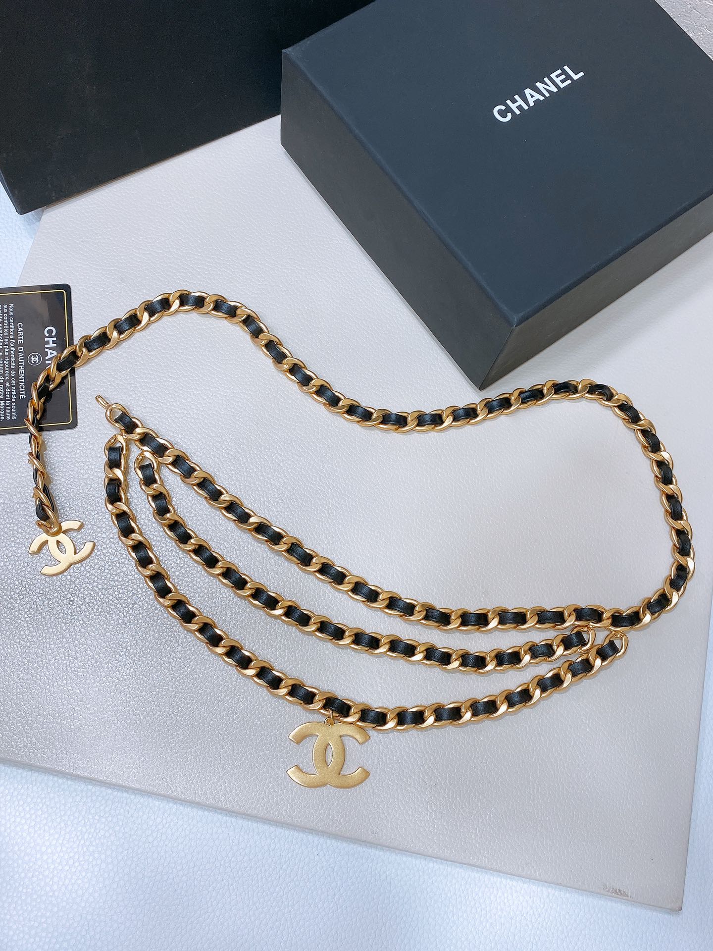 -Chanel 黄铜金属.经典链条logo腰链 精致优雅 均码 
             三层链 简单