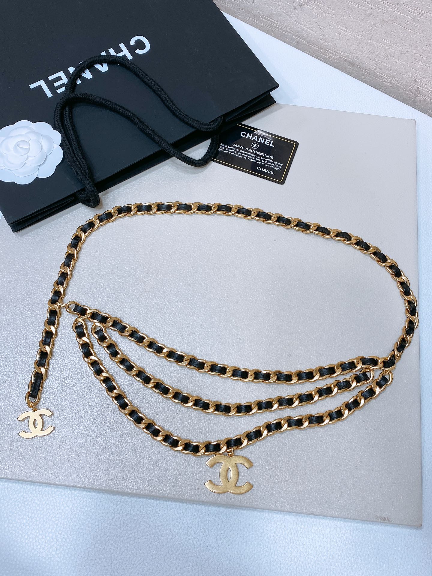 -Chanel 黄铜金属.经典链条logo腰链 精致优雅 均码 
             三层链 简单