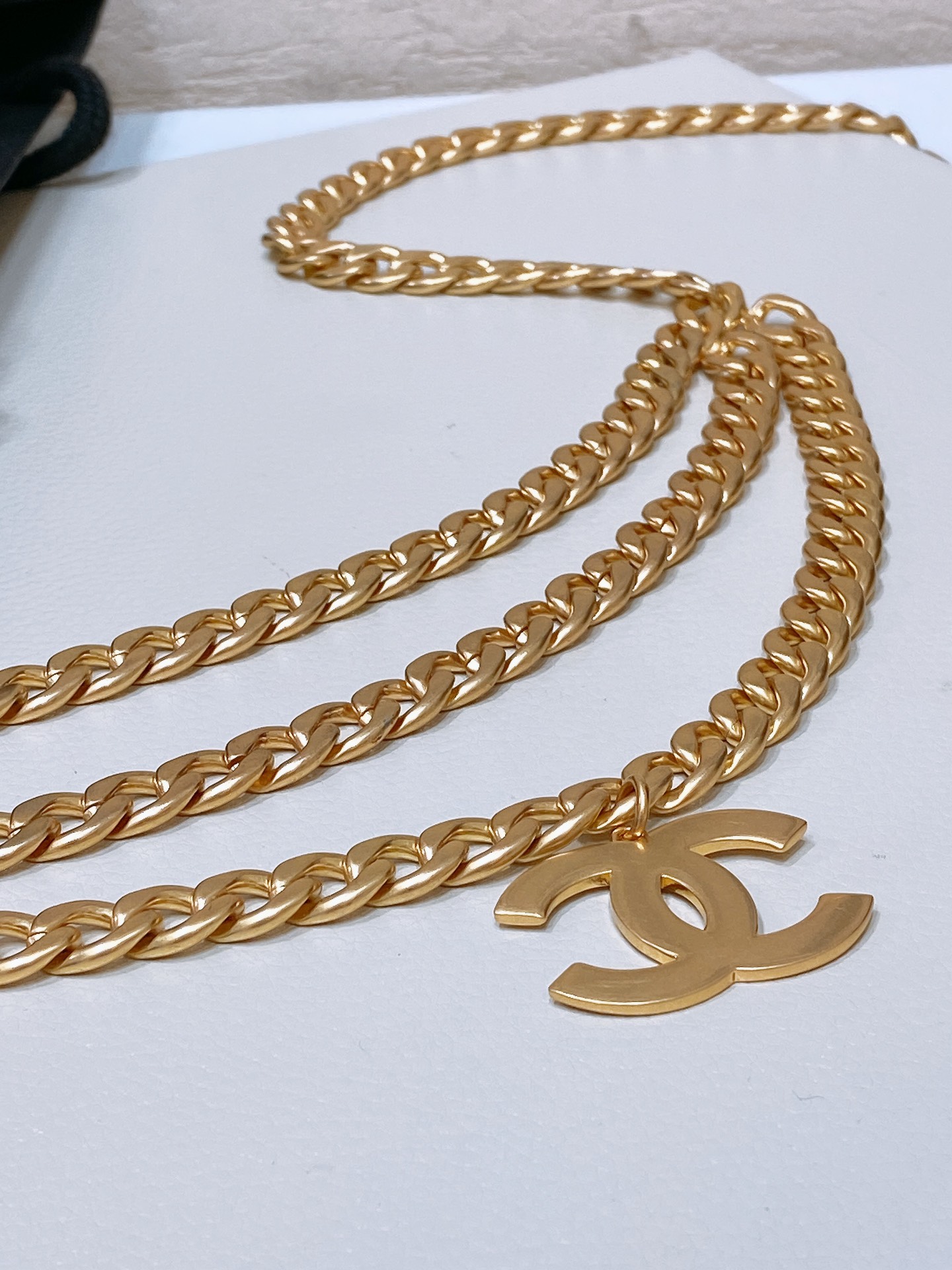 -Chanel 黄铜金属.经典链条logo腰链 精致优雅 均码 
             三层链 简单