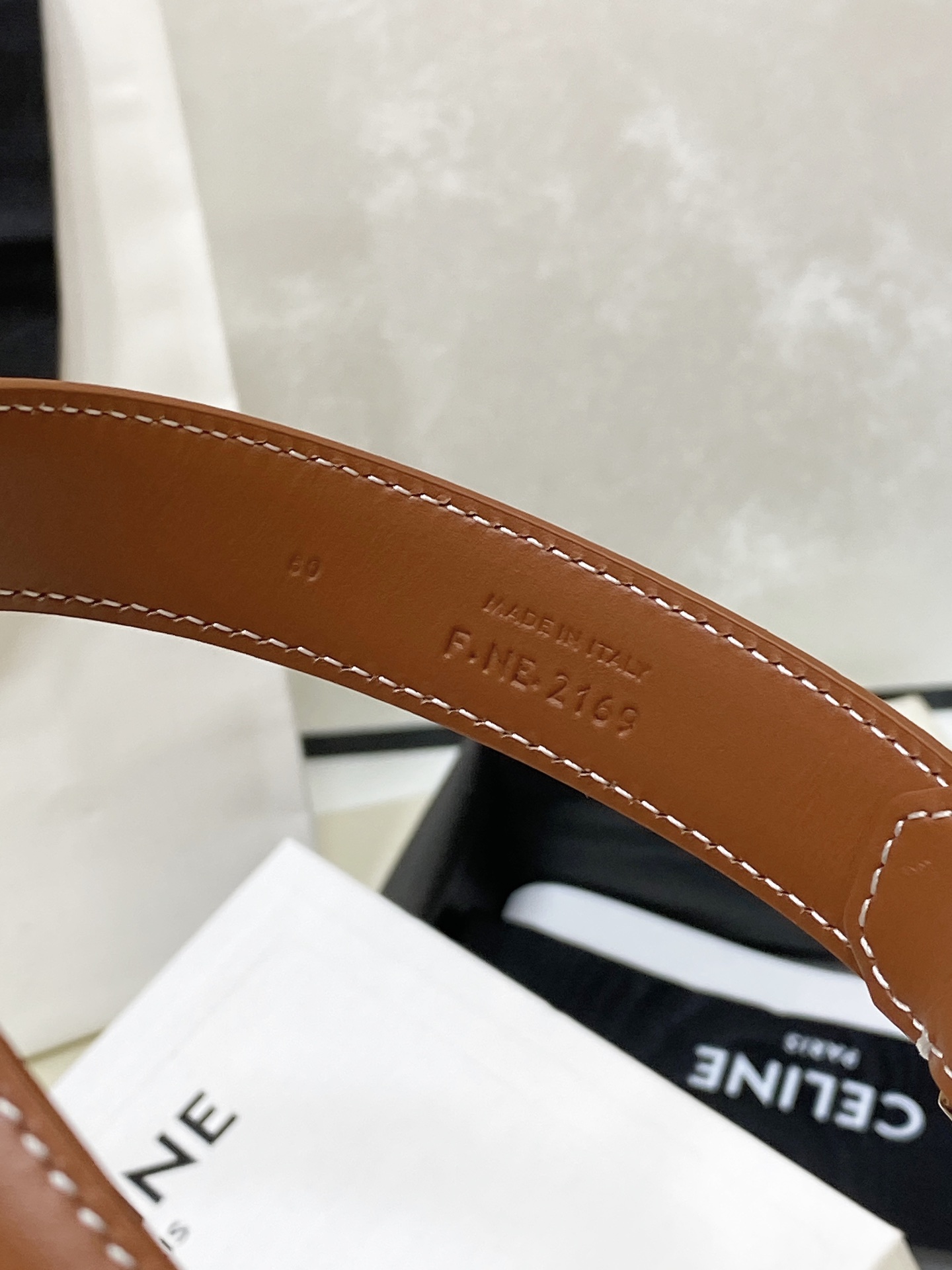 - Celine 顶级版本、独家
赛琳针扣水钻 满钻腰带 MARCO中号复古牛皮革水钻腰带 2.5cm 