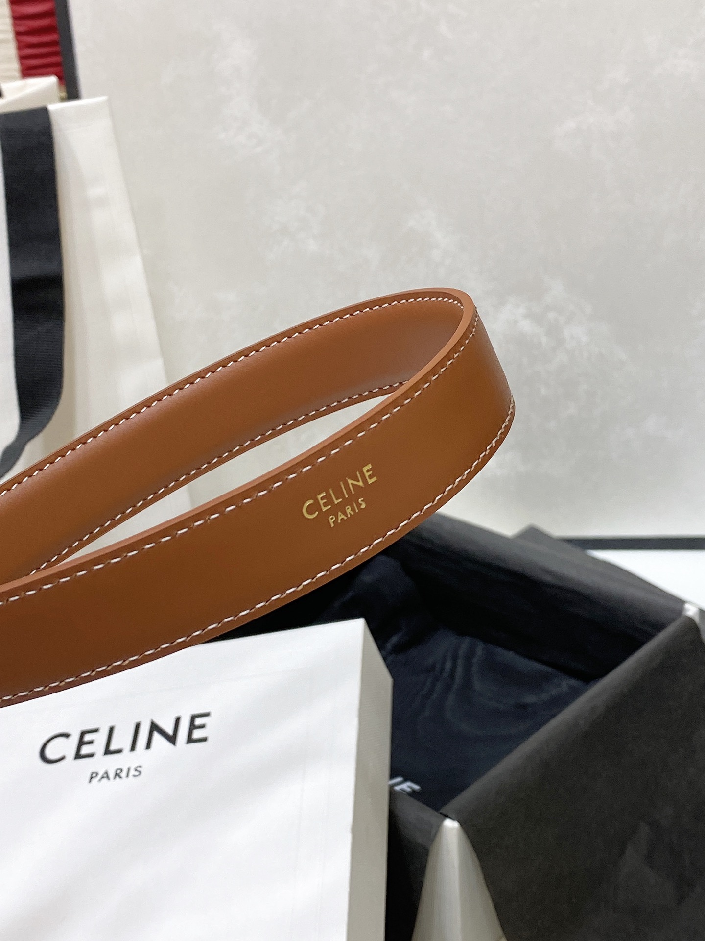 - Celine 顶级版本、独家
赛琳针扣水钻 满钻腰带 MARCO中号复古牛皮革水钻腰带 2.5cm 