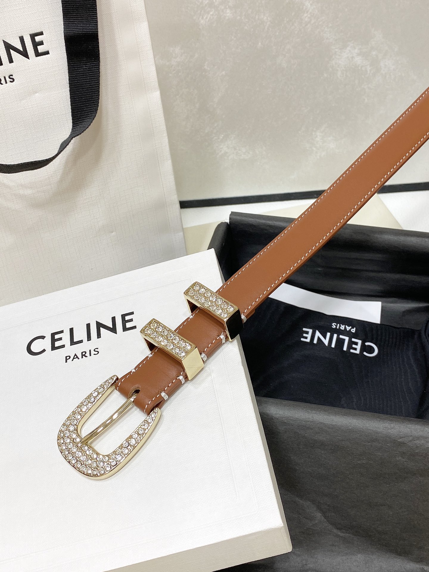 - Celine 顶级版本、独家
赛琳针扣水钻 满钻腰带 MARCO中号复古牛皮革水钻腰带 2.5cm 