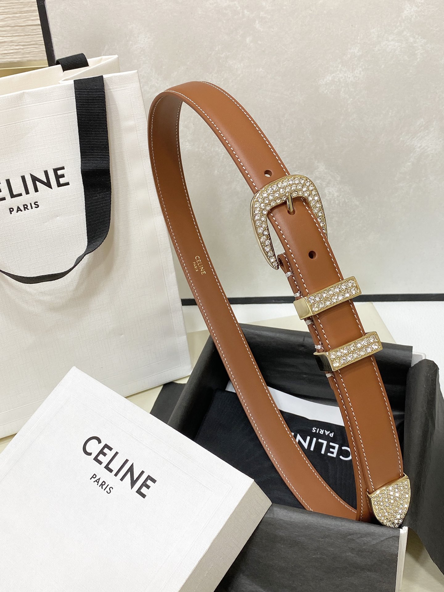 - Celine 顶级版本、独家
赛琳针扣水钻 满钻腰带 MARCO中号复古牛皮革水钻腰带 2.5cm 