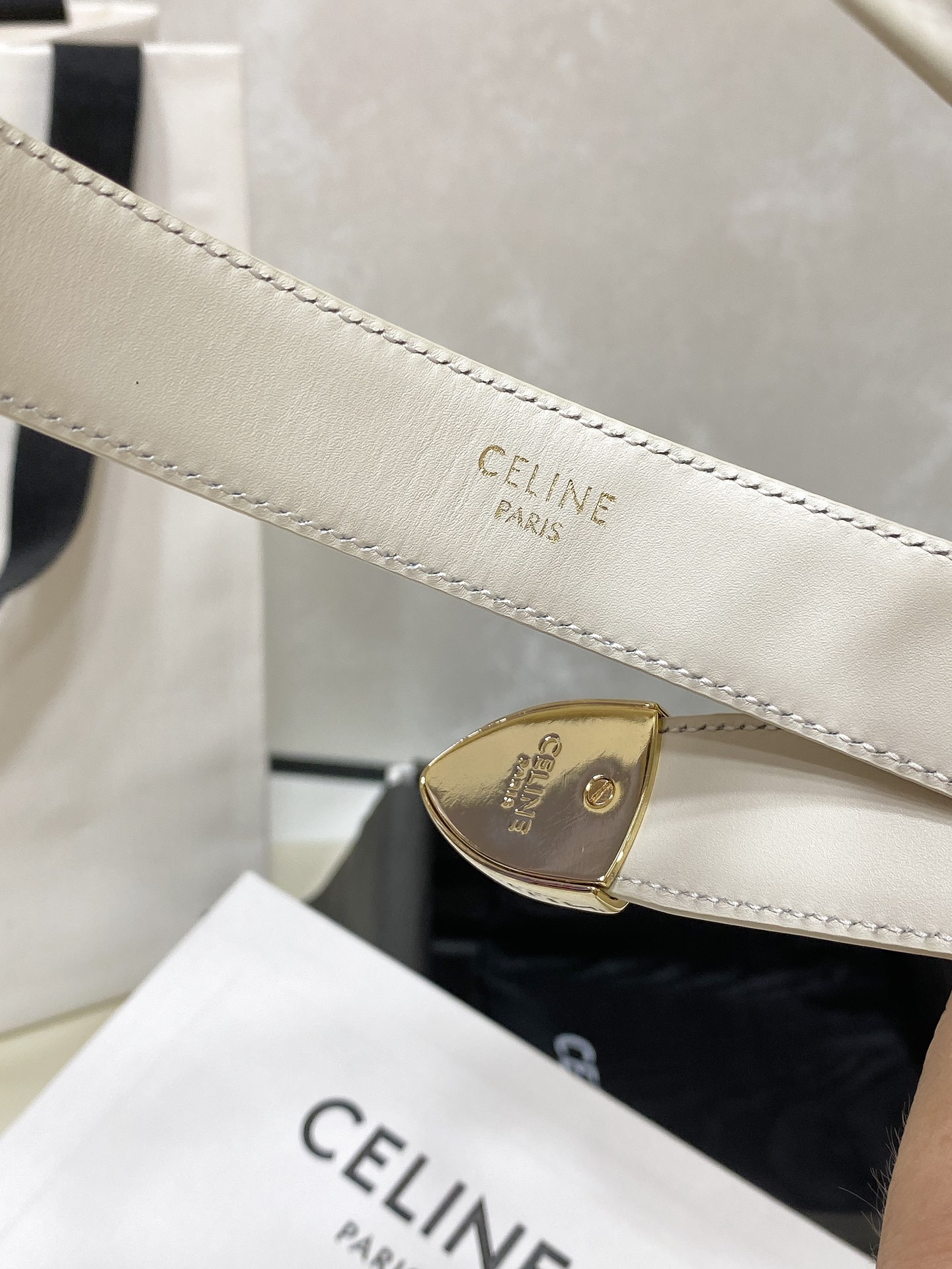 - Celine 顶级版本、独家
赛琳针扣水钻 满钻腰带 MARCO中号复古牛皮革水钻腰带 2.5cm 