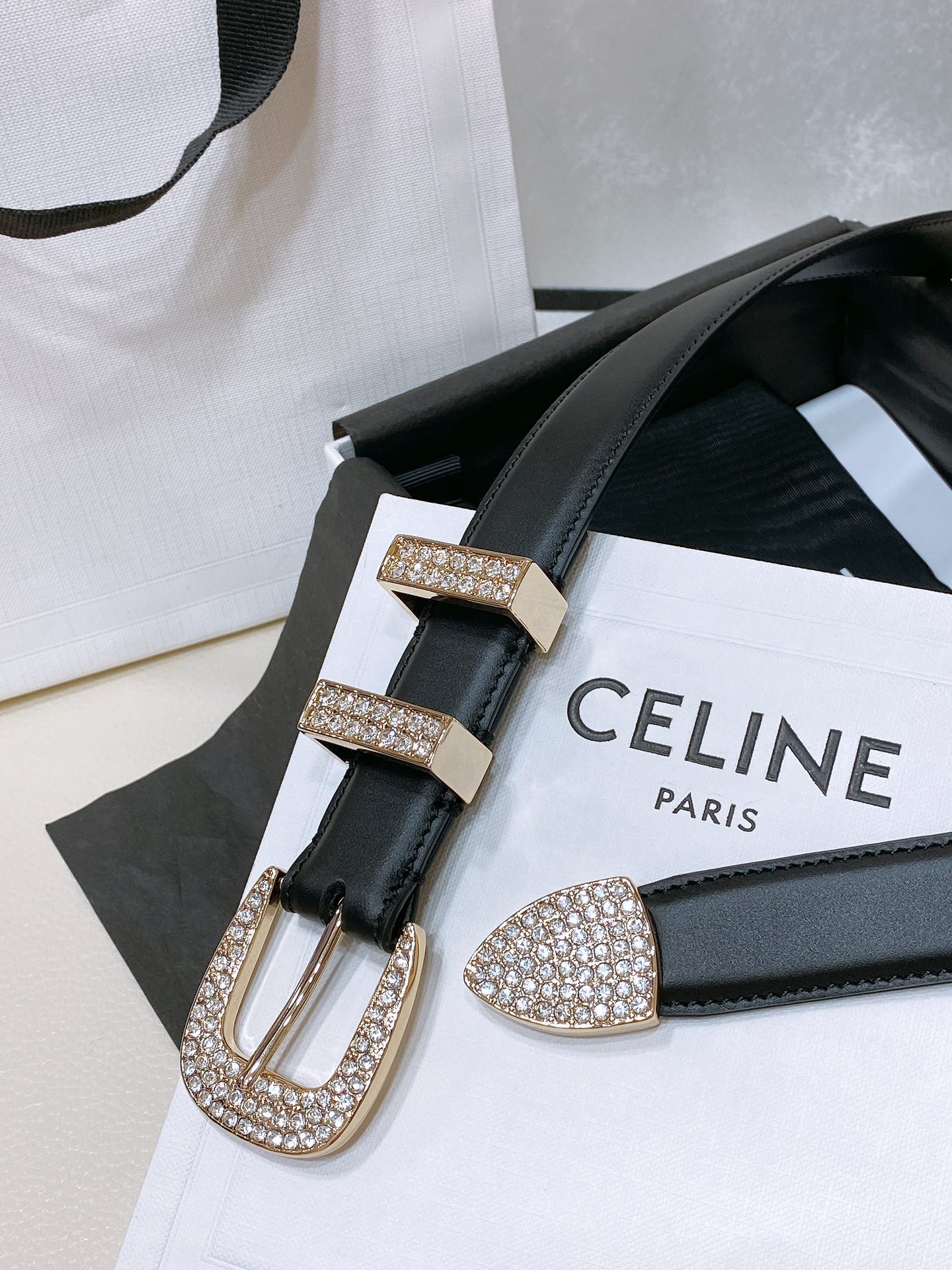 - Celine 顶级版本、独家
赛琳针扣水钻 满钻腰带 MARCO中号复古牛皮革水钻腰带 2.5cm 