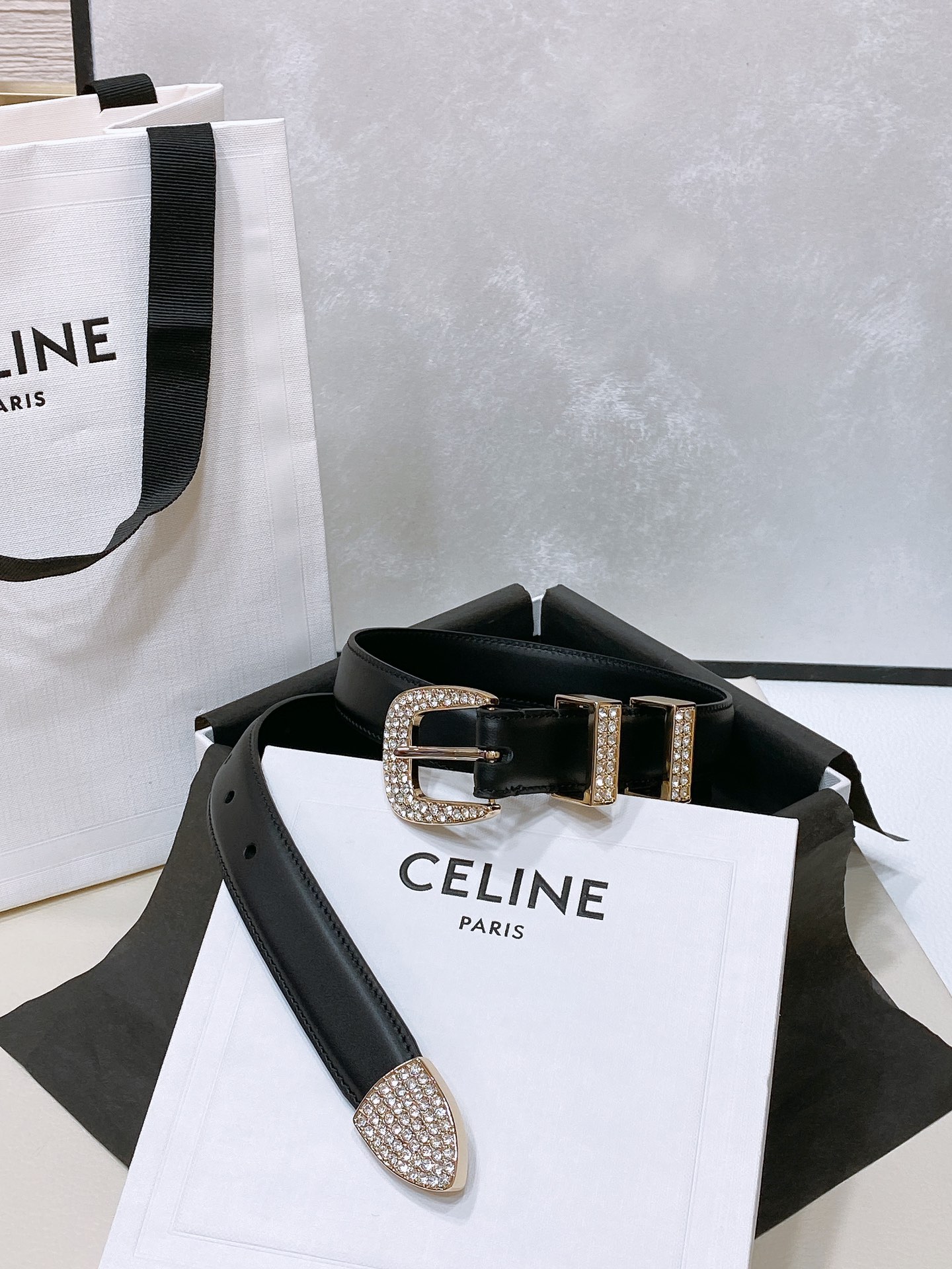 - Celine 顶级版本、独家
赛琳针扣水钻 满钻腰带 MARCO中号复古牛皮革水钻腰带 2.5cm 