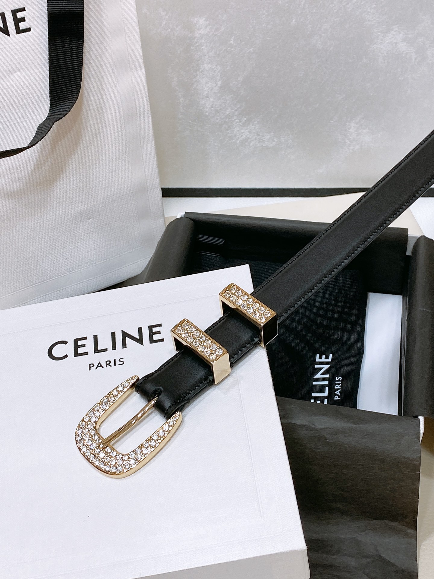 - Celine 顶级版本、独家
赛琳针扣水钻 满钻腰带 MARCO中号复古牛皮革水钻腰带 2.5cm 