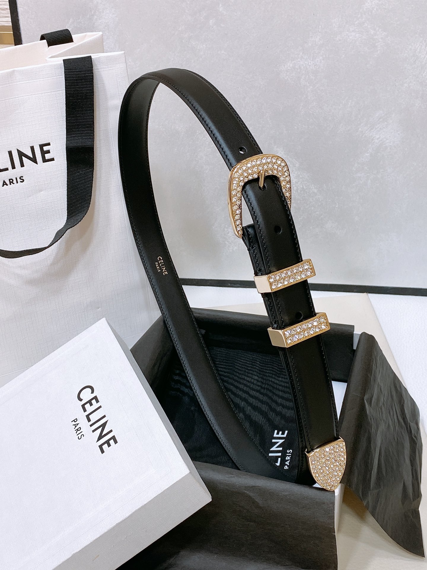- Celine 顶级版本、独家
赛琳针扣水钻 满钻腰带 MARCO中号复古牛皮革水钻腰带 2.5cm 