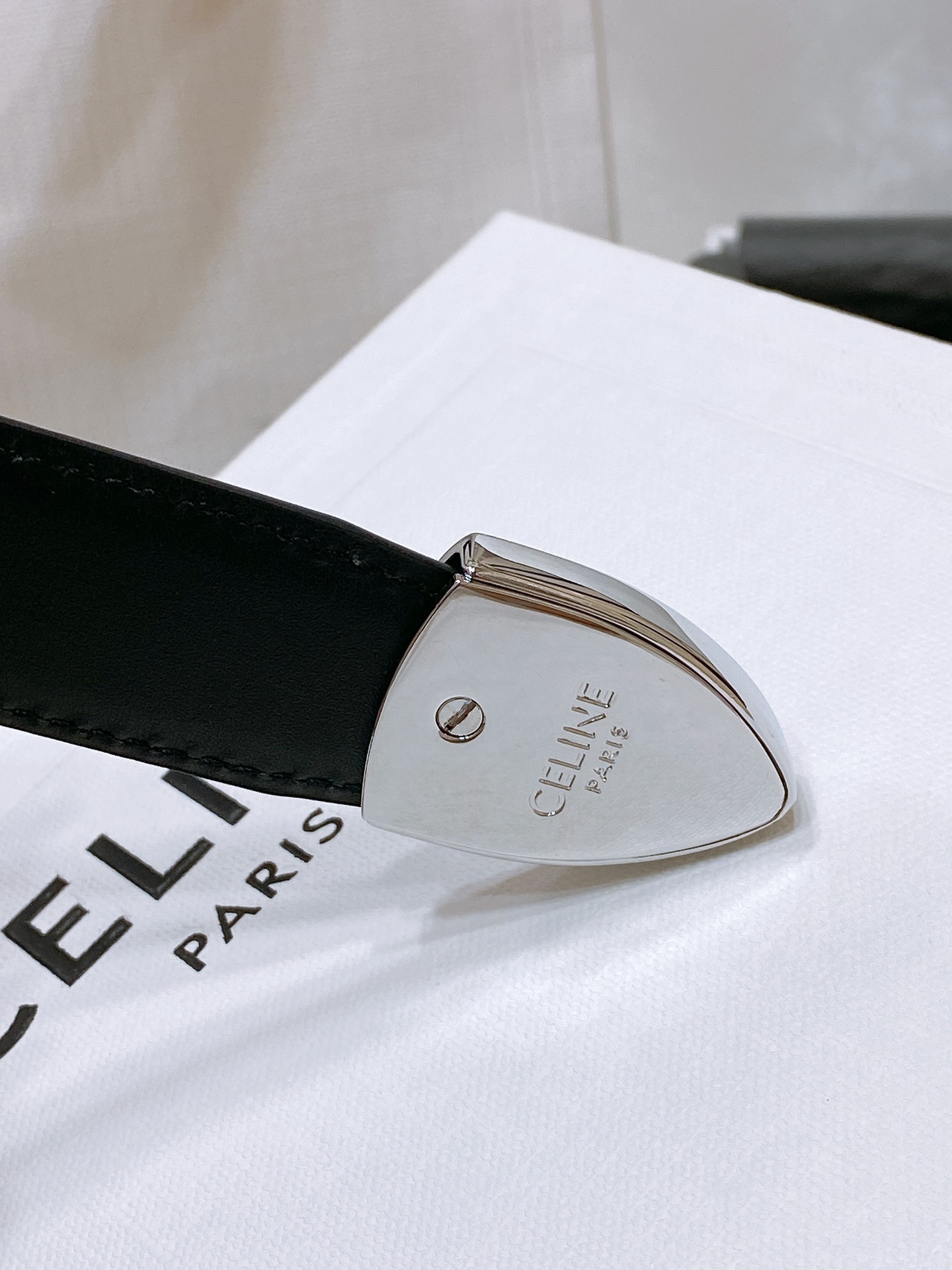 - Celine 顶级版本、独家
赛琳针扣水钻 满钻腰带 MARCO中号复古牛皮革水钻腰带 2.5cm 
