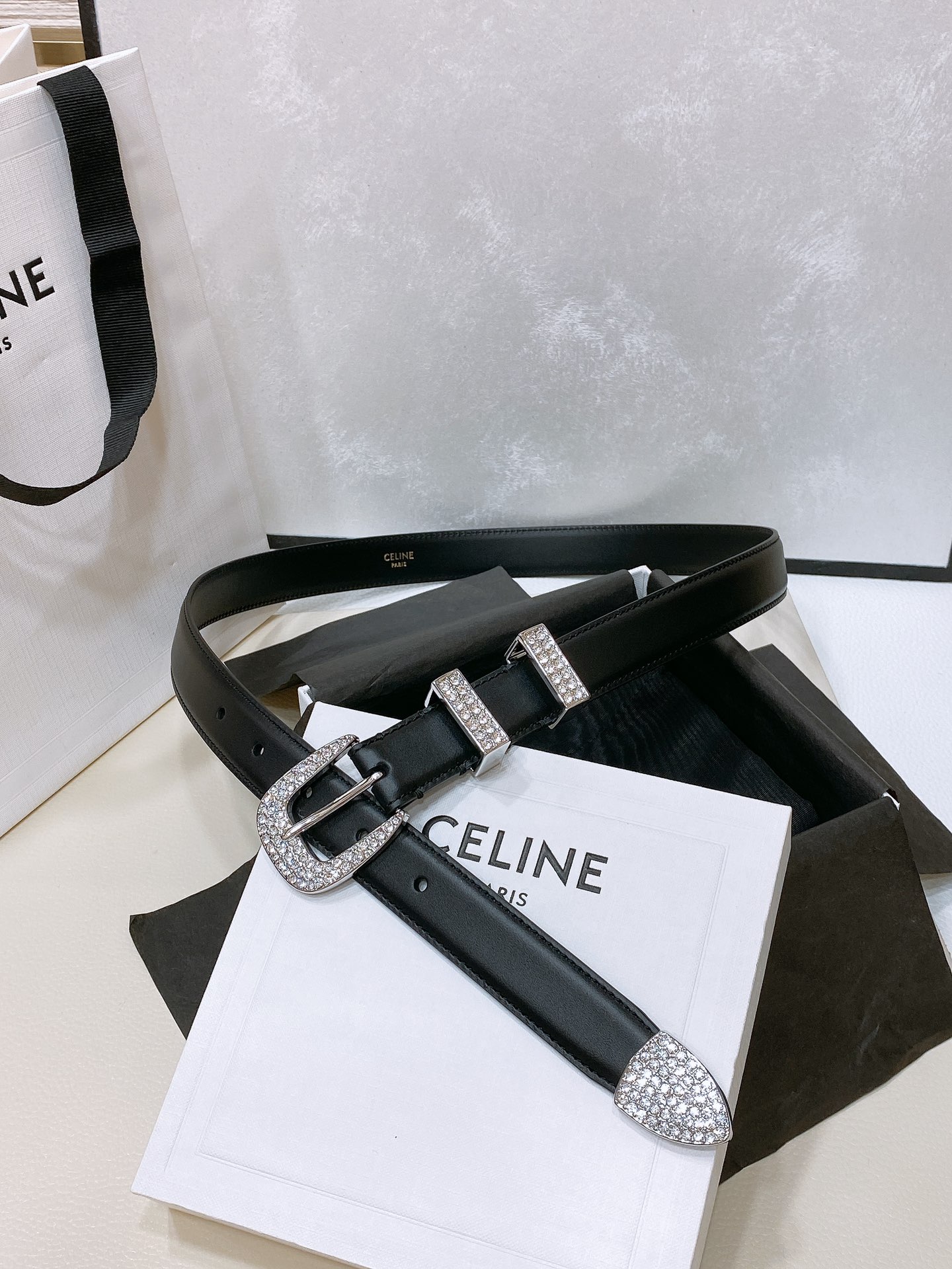 - Celine 顶级版本、独家
赛琳针扣水钻 满钻腰带 MARCO中号复古牛皮革水钻腰带 2.5cm 