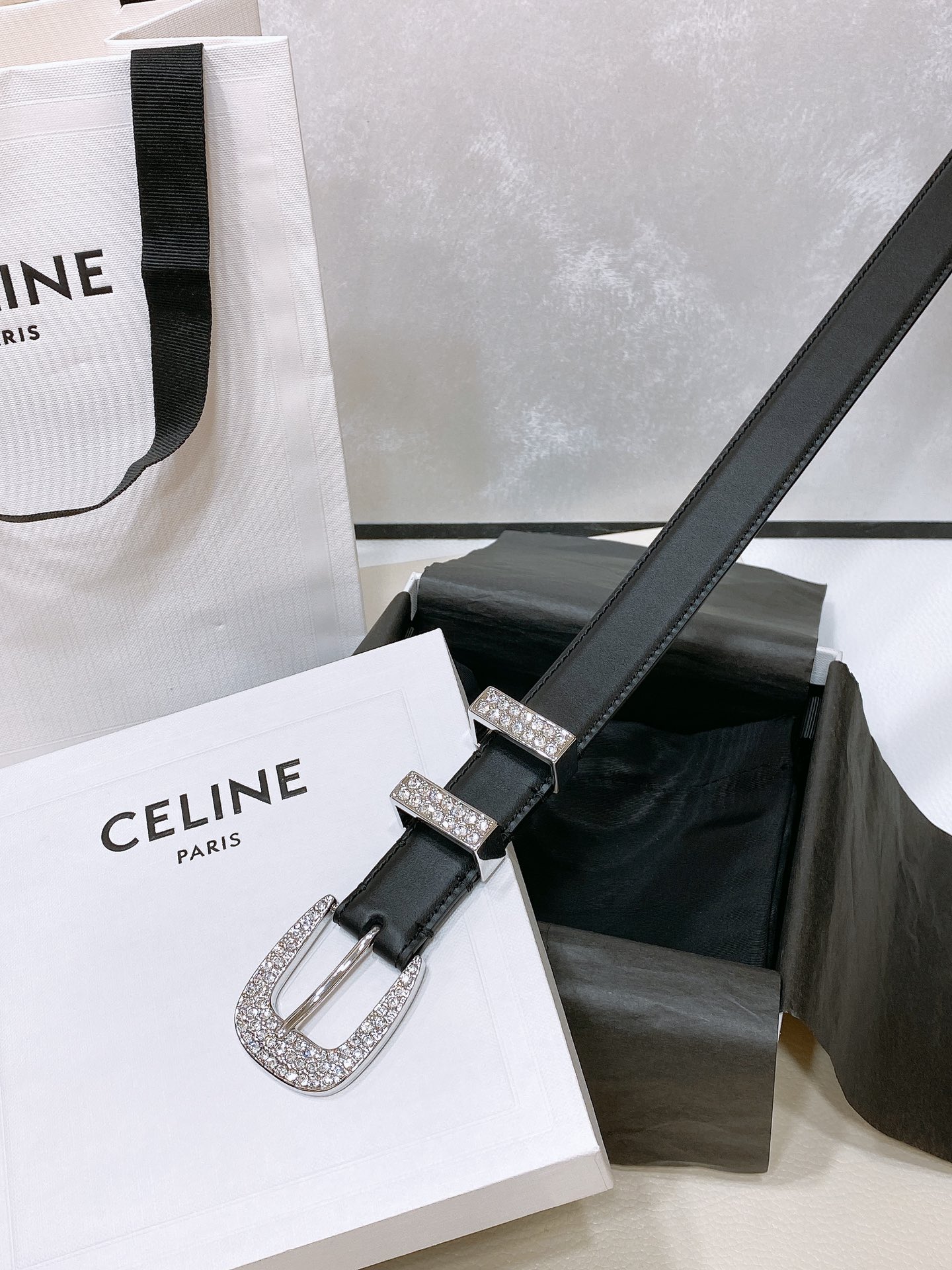 - Celine 顶级版本、独家
赛琳针扣水钻 满钻腰带 MARCO中号复古牛皮革水钻腰带 2.5cm 