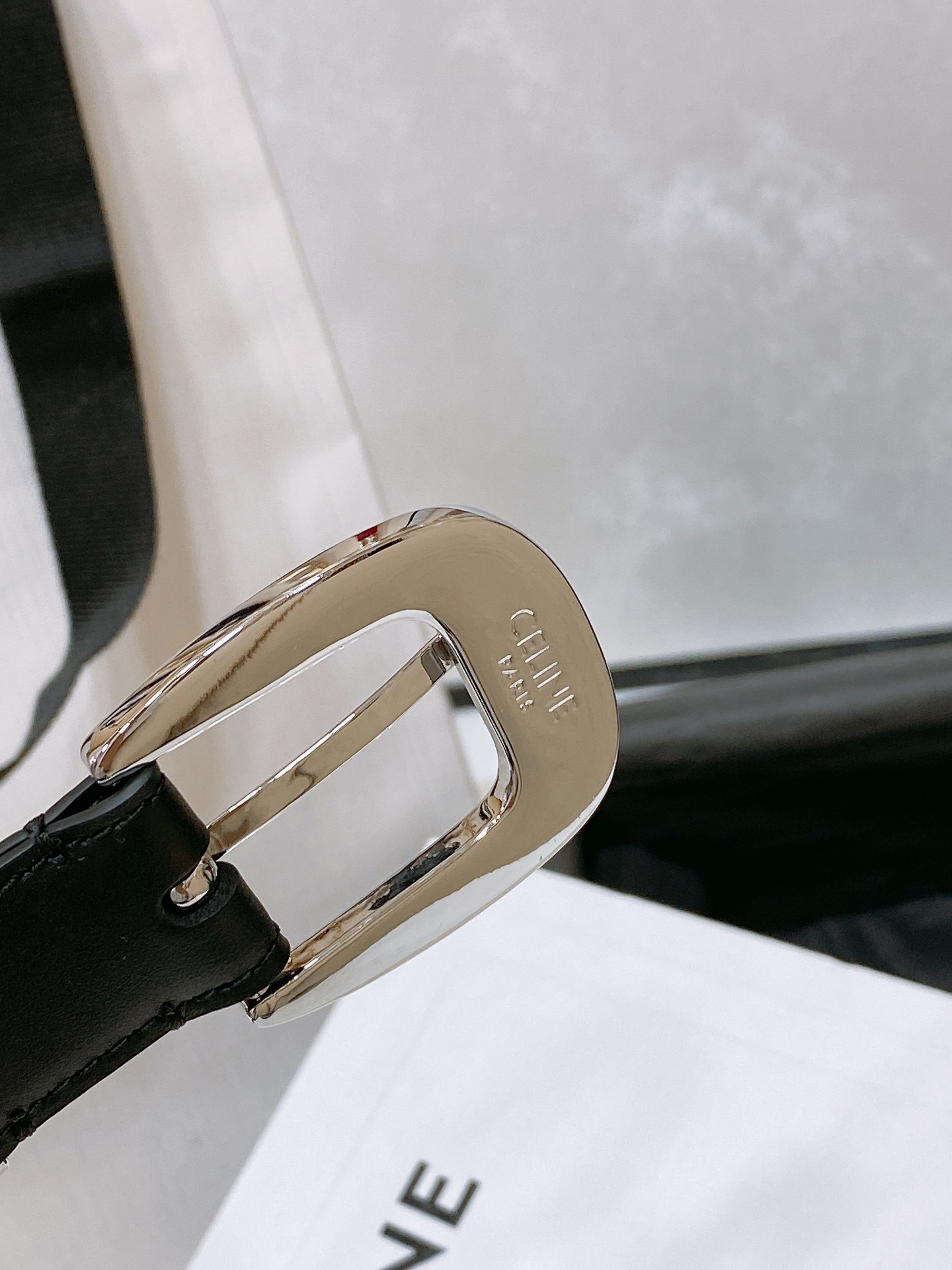 - Celine 顶级版本、独家
赛琳针扣水钻 满钻腰带 MARCO中号复古牛皮革水钻腰带 2.5cm 