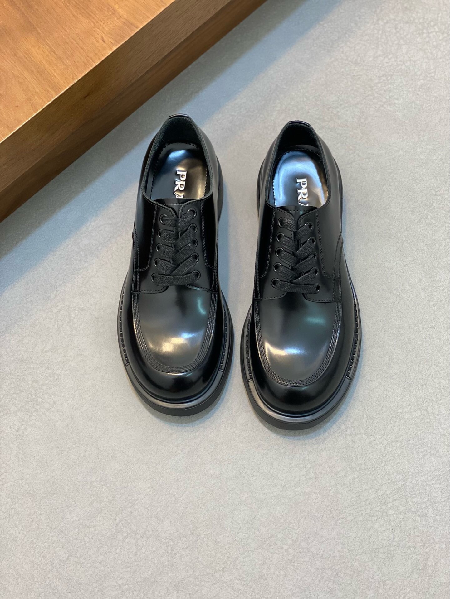 NO:218494,Brand PRADA color original color matching number 39-44 customized 38.45 price Material Prada new top purchasing agent Men's god thick-soled sneakers are coming, the counter is released at the same time as original configuration, Italian imported original cowhide, breathable and comfortable driving essentials, fully imported water-dyed cowhide inner pads, original sole special supply original sole super comfortable, original order goods, high quality, Prada leather shoes, prada, prada, sneakers, cowhide19860909品牌PRADA 颜色原版配色 码数39-44定做38.45 价格 材质普拉达新款顶级代购 男神厚底运动鞋新品来袭,专柜同步发售原厂配置,意大利进口原版牛皮,透气舒适驾车必备,全进口水染牛皮里垫,鞋底原厂特供原版底超级舒适,原厂跟单货 高品质,普拉达 皮鞋,prada,prada,sneakers,cowhide,Men's shoes