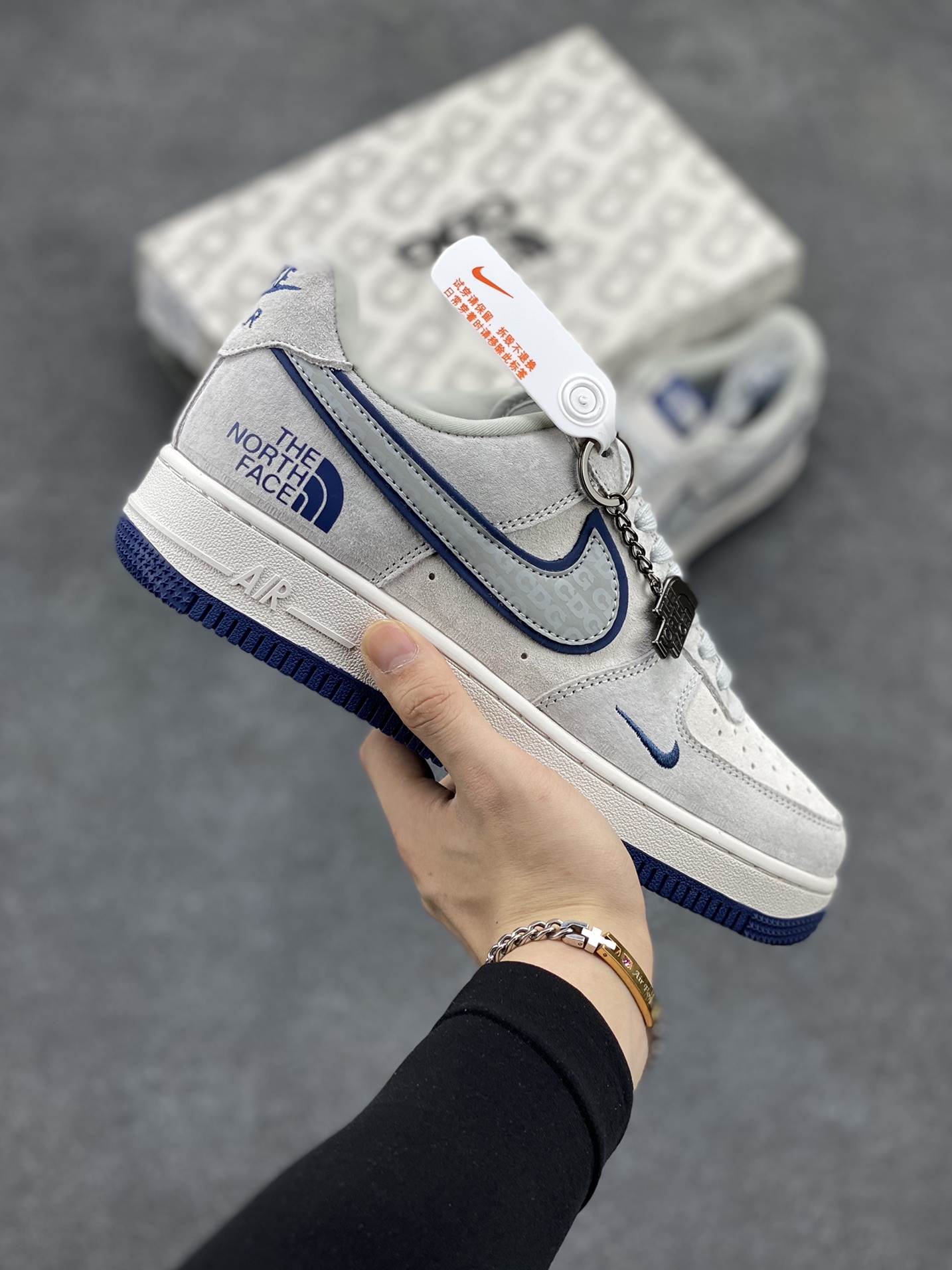 Air Jordan Force 1 الأحذية الأحذية الرياضية Air Jordan الأحذية الكاجوال بلو منتصف الجزء العلوي