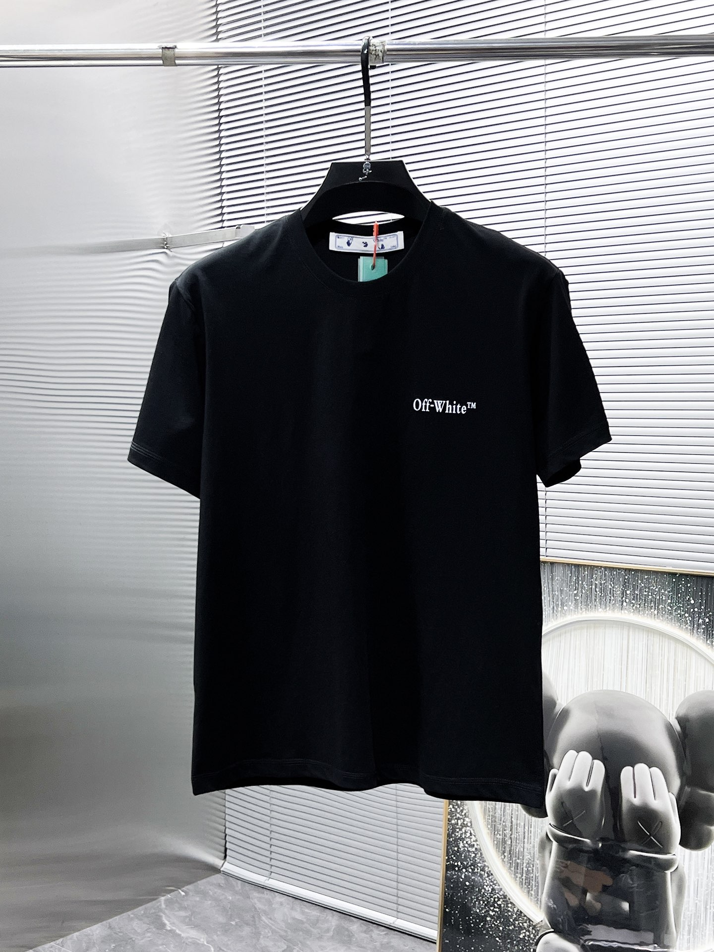 NO:496087,off New round neck short-sleeved T-shirt T-shirt half-sleeved, high-end version!  Customized fabrics for counters are breathable and comfortable, with impeccable details, and the brand element design concept reflects high quality. The feel is delicate and soft!  It is casually cut, with a great upper body style!  S-5XL. Wearing L maximum wear about 230 catties exclusively available, off white, T-shirt, tees, t-shirt, alexander wang19860909off 新款 圆领 短袖 T恤 体恤 半袖 ,高端版本！专柜定制面料 透气舒适度高,细节无可挑剔,品牌元素设计理念,体现高品质.手感细腻柔软！呈现休闲裁剪,上身版型超赞！码数S-5XL.穿L最大穿230斤左右独家专供,,off white,T-shirt,tees，t-shirt,alexander wang,Men's clothing