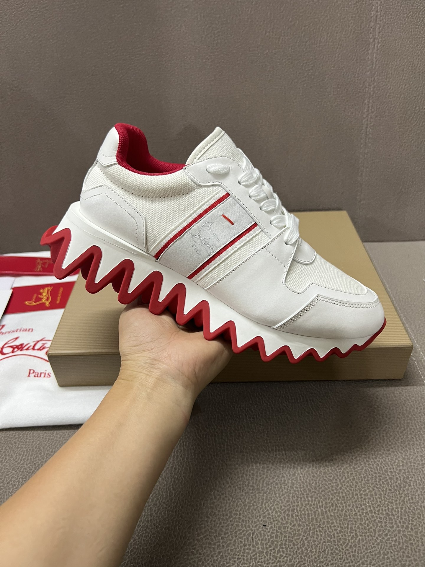 NO:169489,CL red sole shoes, new style leading fashion, versatile couple style in all seasons. Fabric; top layer cowhide   imported breathable double-layer canvas Tpu two-color non-slip wear-resistant outsole. Full set of packaging Size size 35-48, casual shoes/sports shoes, christian louboutin, christian louboutin, christian louboutin, sneakers, cowhide19860909CL 红底鞋 新款引领时尚 四季百搭情侣款.面料 ；头层牛皮 加进口透气双层帆布Tpu双色防滑耐磨大底.全套包装 Size 35-48码,休闲鞋/运动鞋,christian louboutin,christian louboutin,sneakers,cowhide,Women's Shoes