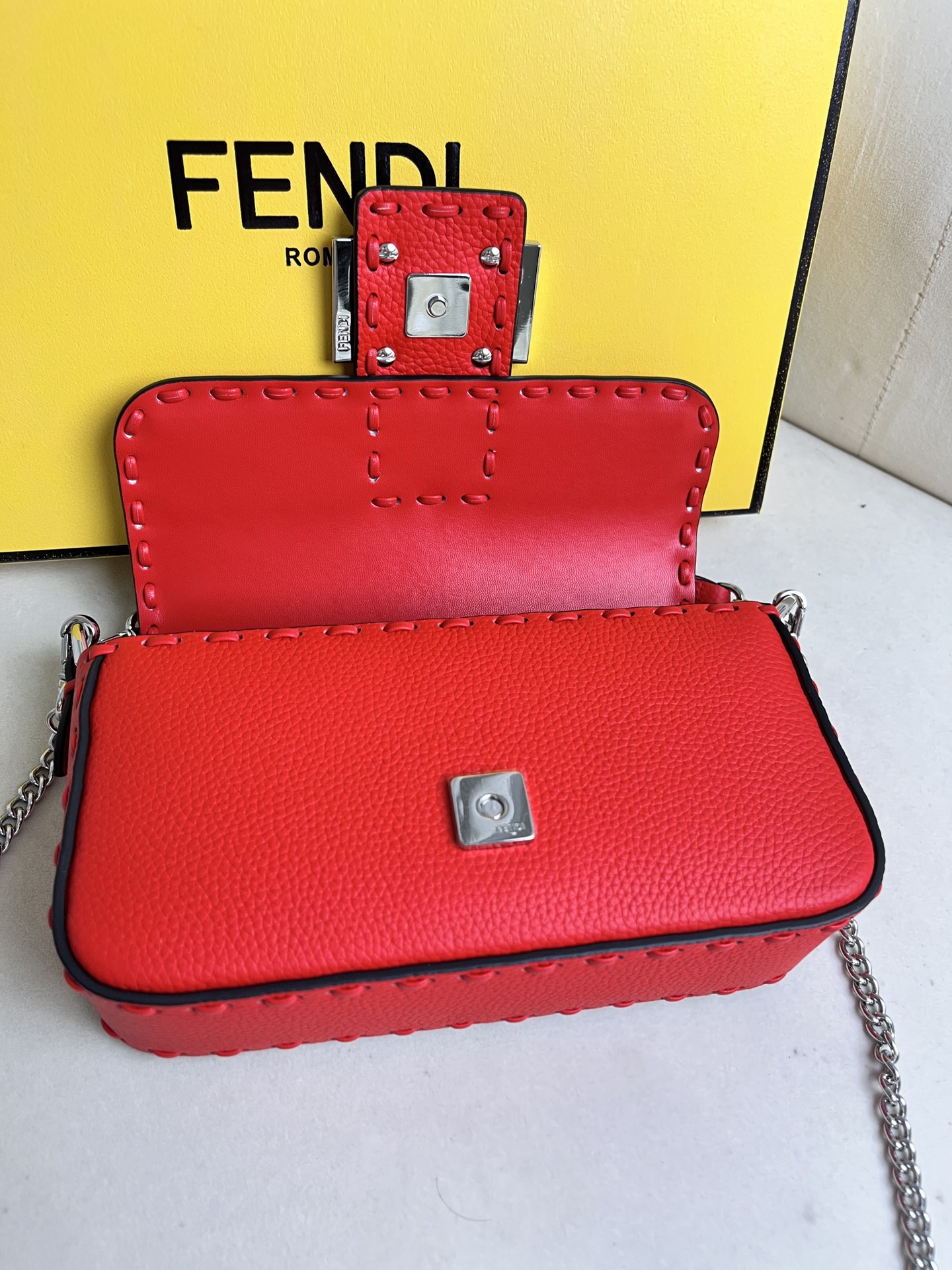 Fendi Baguette Red Leather Shoulder Bag with Chain - Elegant & Stylish 6 i1715845476 1930 5