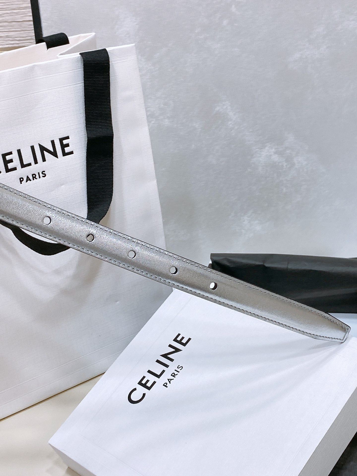 -celine 凯旋门小号 TRIOMPHE TAURILLON皮革腰带
TAURILLON.中腰，牛皮