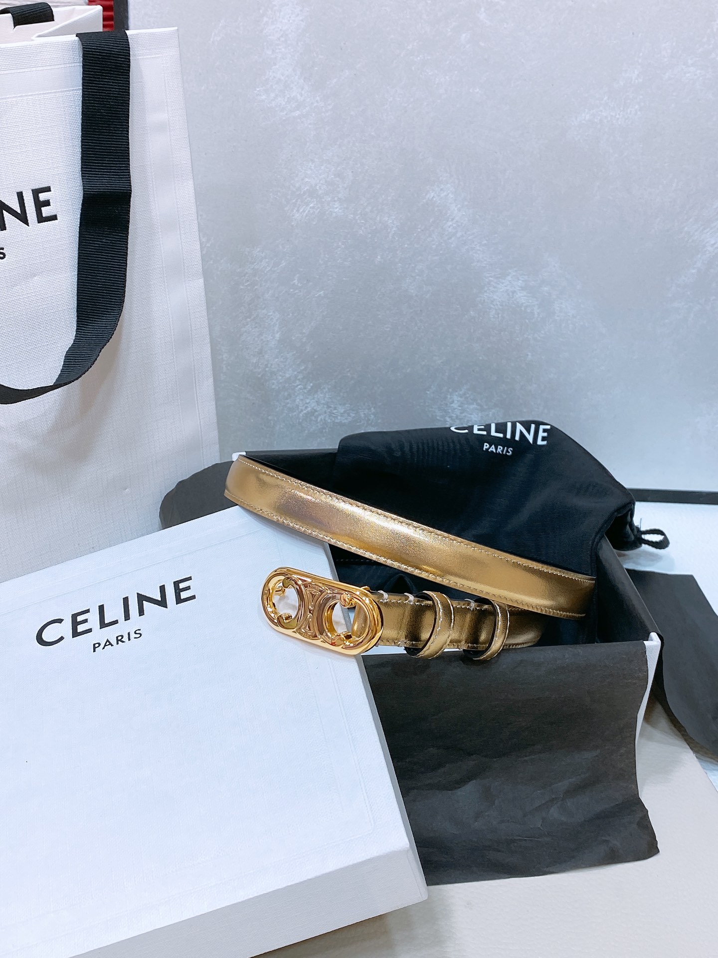 -celine 凯旋门小号 TRIOMPHE TAURILLON皮革腰带
TAURILLON.中腰，牛皮