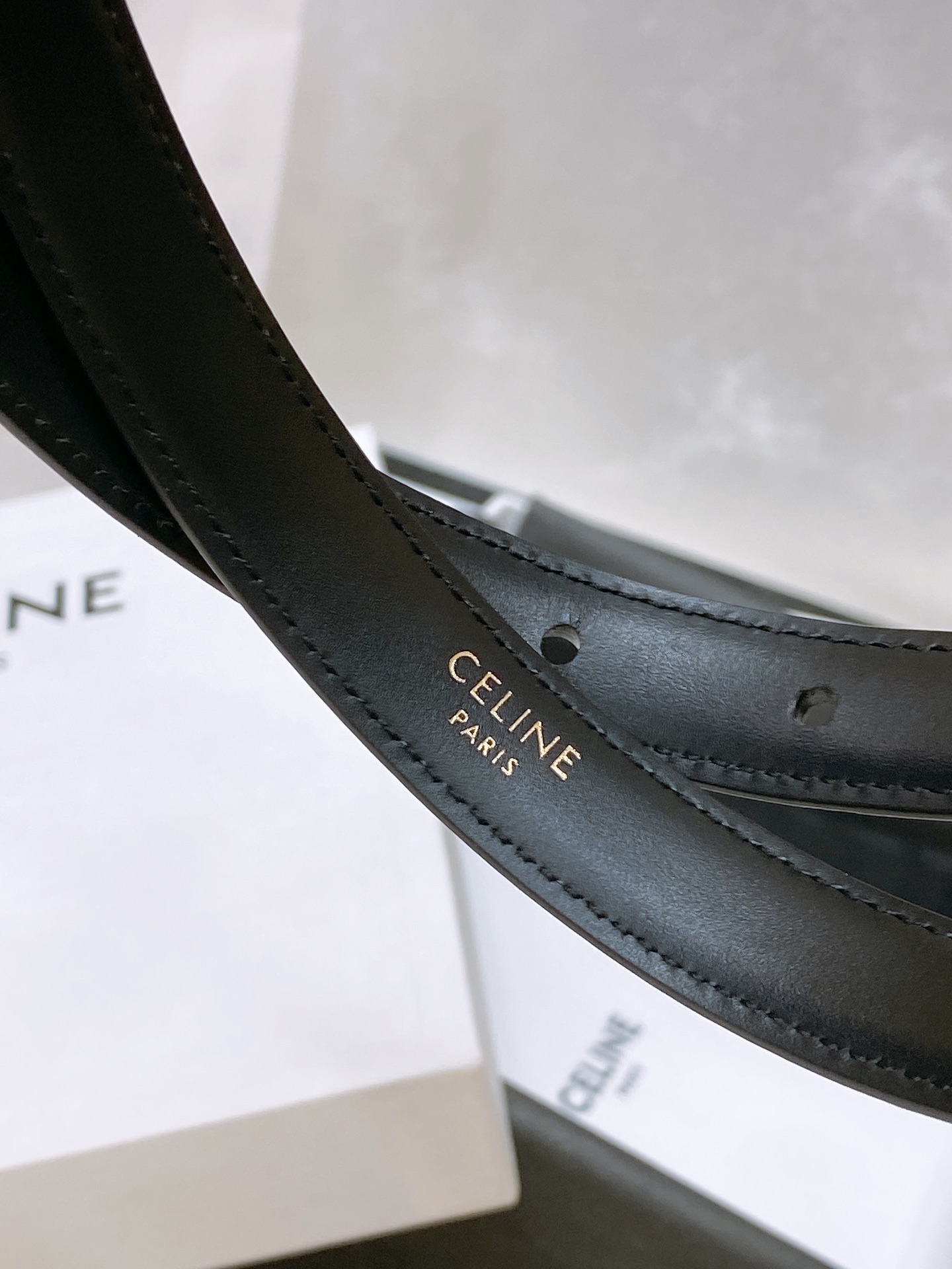 -celine 凯旋门小号 TRIOMPHE TAURILLON皮革腰带
TAURILLON.中腰，牛皮