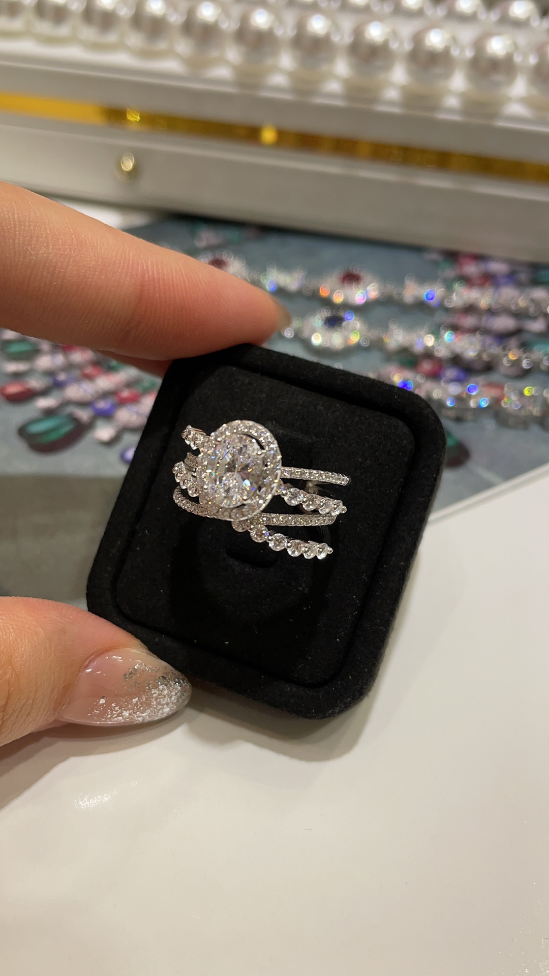 NO:635810,New product 1.5 carat four-layered pigeon egg diamond ring. Four layers of full diamond ring intertwined with one carat pigeon egg. It sparkles so much under the light. It is pure and flawless, romantic and dreamy. It is very suitable for daily matching. It adds points to the style and temperament. Material: s925 silver + high carbon diamond. Size US: 5-6-7-8-9, Cardia high-end jewelry19860909新品 1.5克拉鸽子蛋四层钻戒 四层满钻戒圈交缠一克拉鸽子蛋 灯光下太闪了 纯净无暇又浪漫梦幻 超适合日常搭配 为造型气质加分 材质s925银材质+高碳钻 size美码5-6-7-8-9,,卡迪亚高端饰品,Jewelry