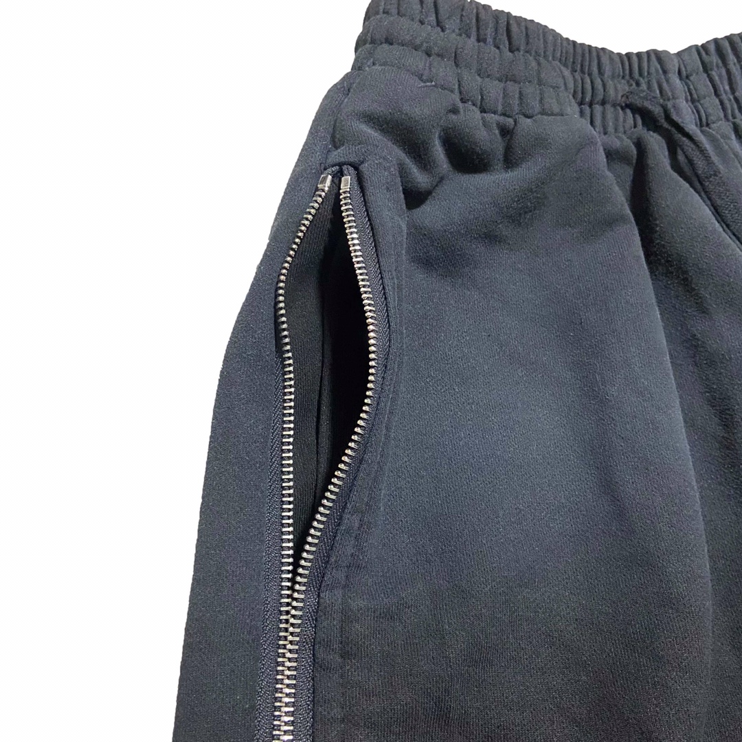 Product Summary: Lightweight shorts for men in Black Almond, available in SM, L, XL sizes. - 图片 6