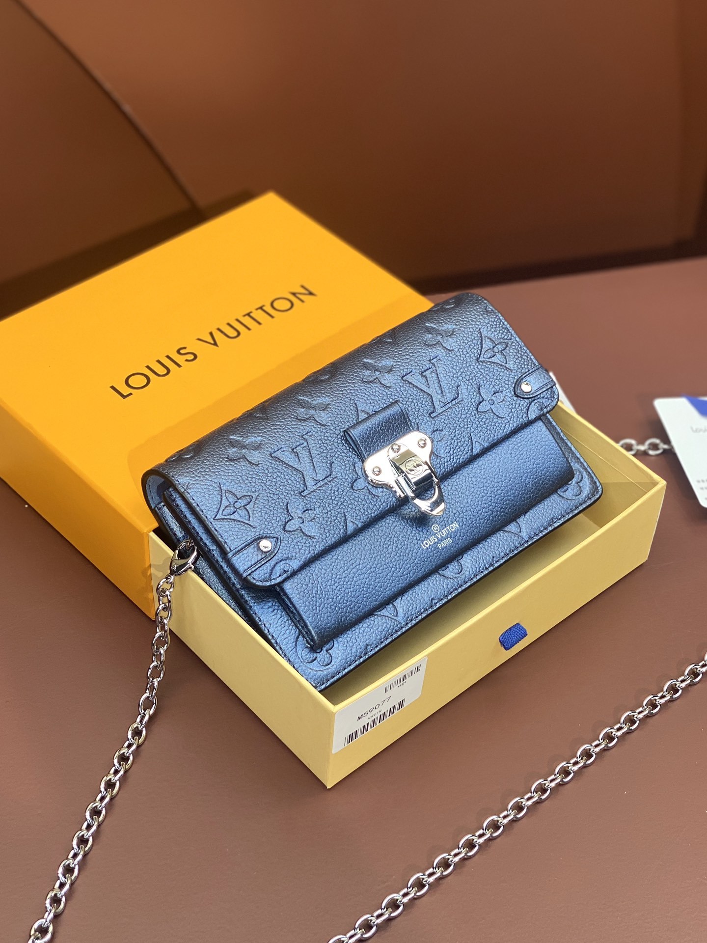 M59077电光蓝色!CHAIN钱夹由柔软的MonogramEmpreinte皮革精心裁制而成适合携带日
