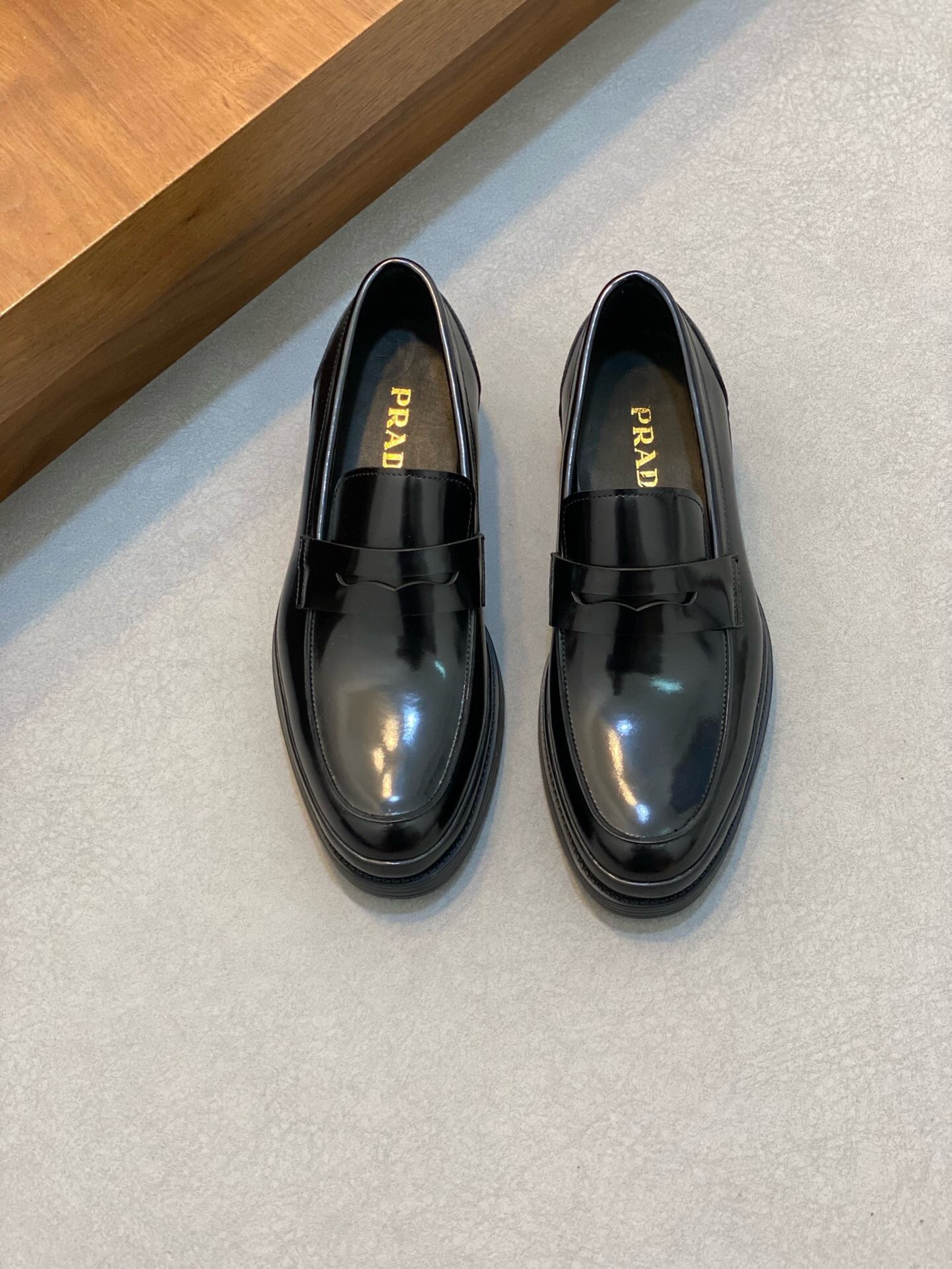 NO:217089,Brand P R A D A Color Original Color Size 39-44 Customized 38.45 Price Material Prada New Style Sponge Cake Shoes Super High Quality European and American Style Luxury Materials 1:1 Production of imported original cowhide   cowhide Inner Luxury Materials Purely handmade for comfortable wearing experience Original TPR rubber sole, Prada leather shoes, prada, cowhide19860909品牌P R A D A 颜色原版配色 码数39-44定做38.45 价格 材质普拉达新款 松糕鞋超高品质欧美风格 奢华选材1:1制作 鞋面采用进口原版牛皮 牛皮内里奢华用料 纯手工打造只为舒适的穿着体验原版TPR橡胶大底,普拉达 皮鞋,prada,cowhide,Men's shoes