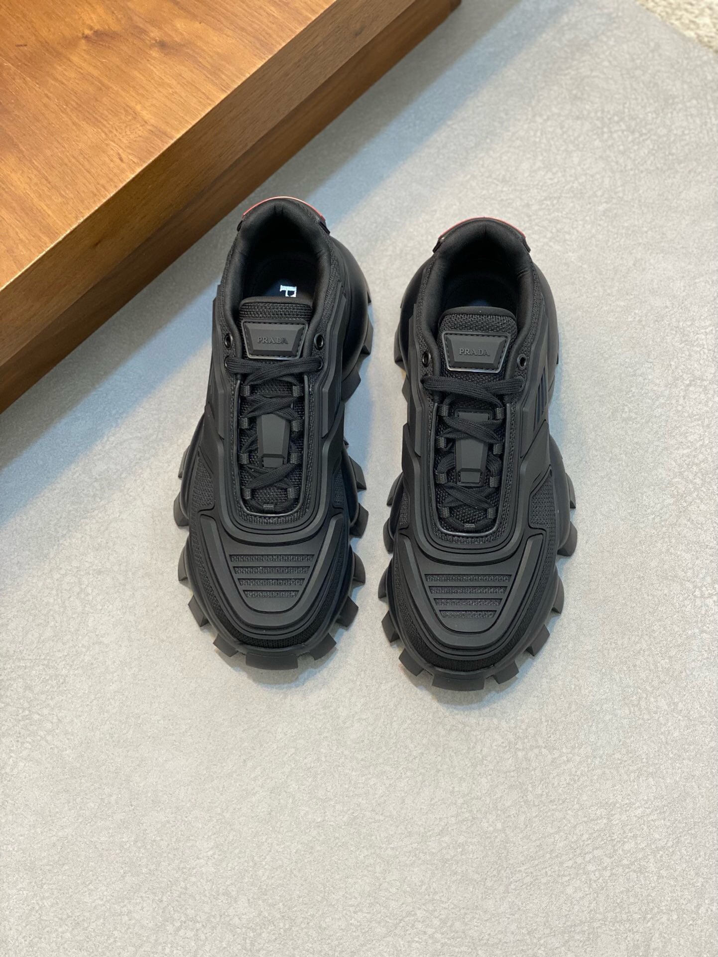 NO:216913,Brand P R A D A Color Black and White Size 39-44 Standard Code Price Material Prada New Robot Casual Shoes Ultra-high Quality Luxury Material 1:1 Production of 1:1 Imported original Flying Wear Drop Material   Cowhide Foot-up Pure Handmade for comfortable wearing experience Original ultra-light sole, Prada, prada, cowhide19860909品牌P R A D A 颜色黑 白 码数39-44标准码 价格 材质普拉达新款机器人休闲鞋超高品质奢华选材1:1制作 鞋面采用进口原版飞织滴胶材质 牛皮垫脚纯手工打造只为舒适的穿着体验原版超轻大底,普拉达,prada,cowhide,Men's shoes