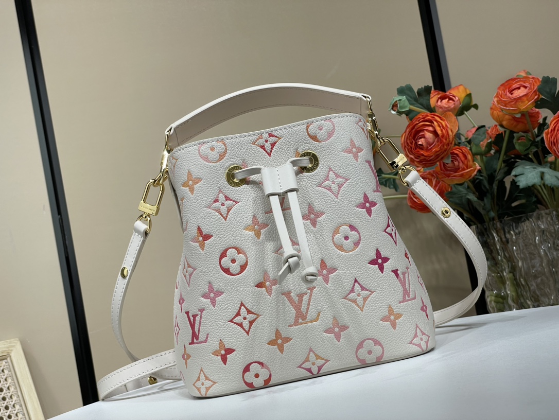 Louis Vuitton Rare edition counter