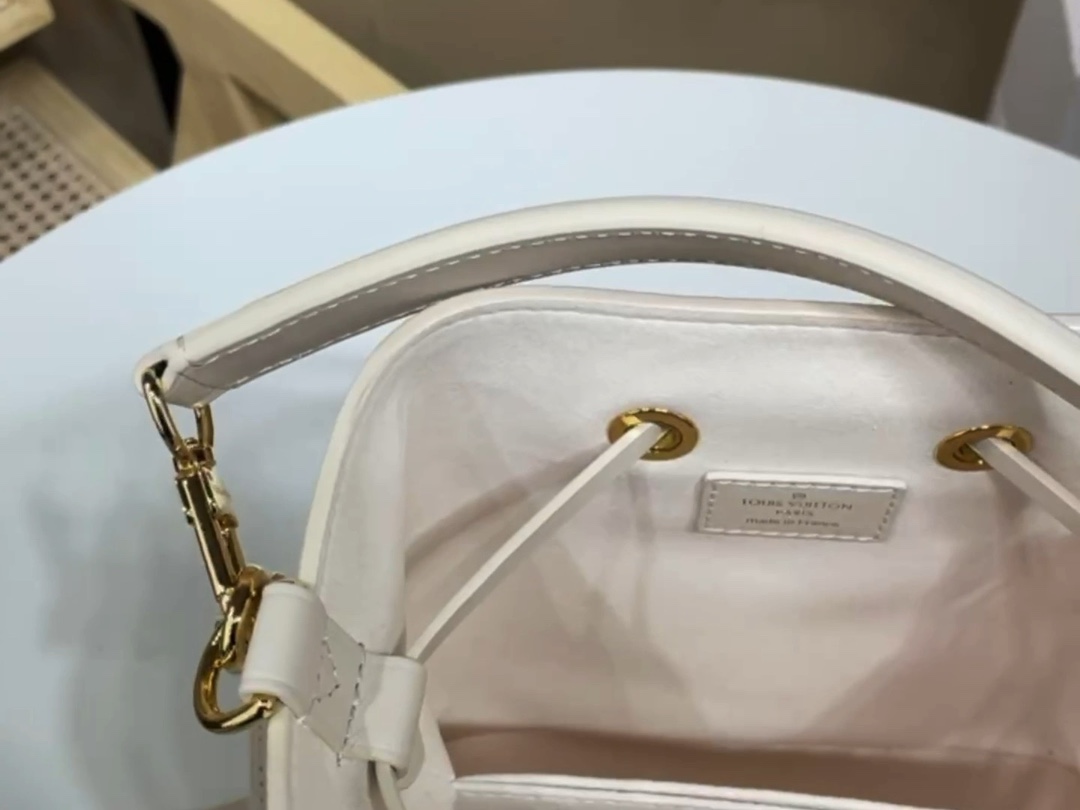 Louis Vuitton [NeoNoe BB Bucket Bag] M24649 Strawberry Red (Silk Screen) Short Video