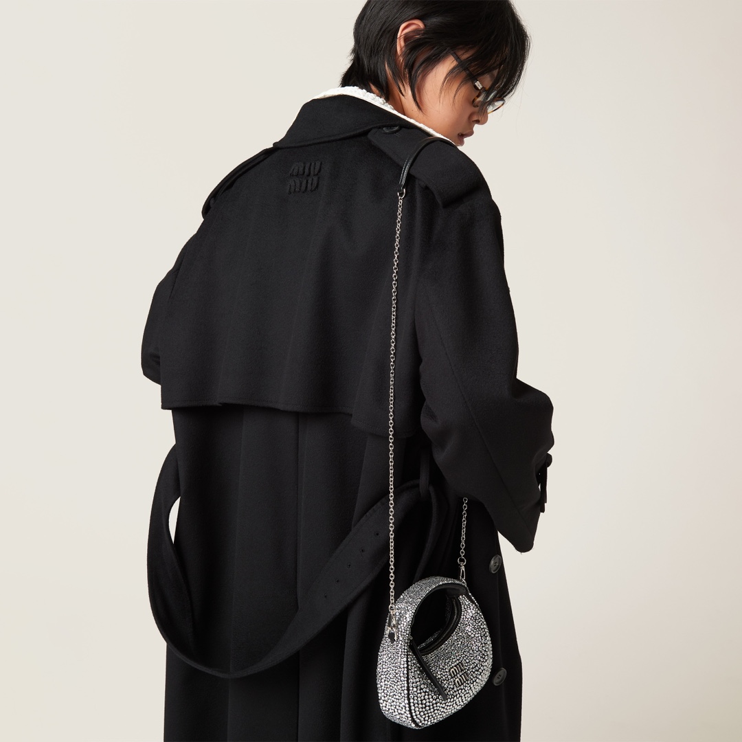 Miu Miu Product _dj9qfvIAMChJQXR4rZmhWjJCvWYyCBfOpXqlPkw
