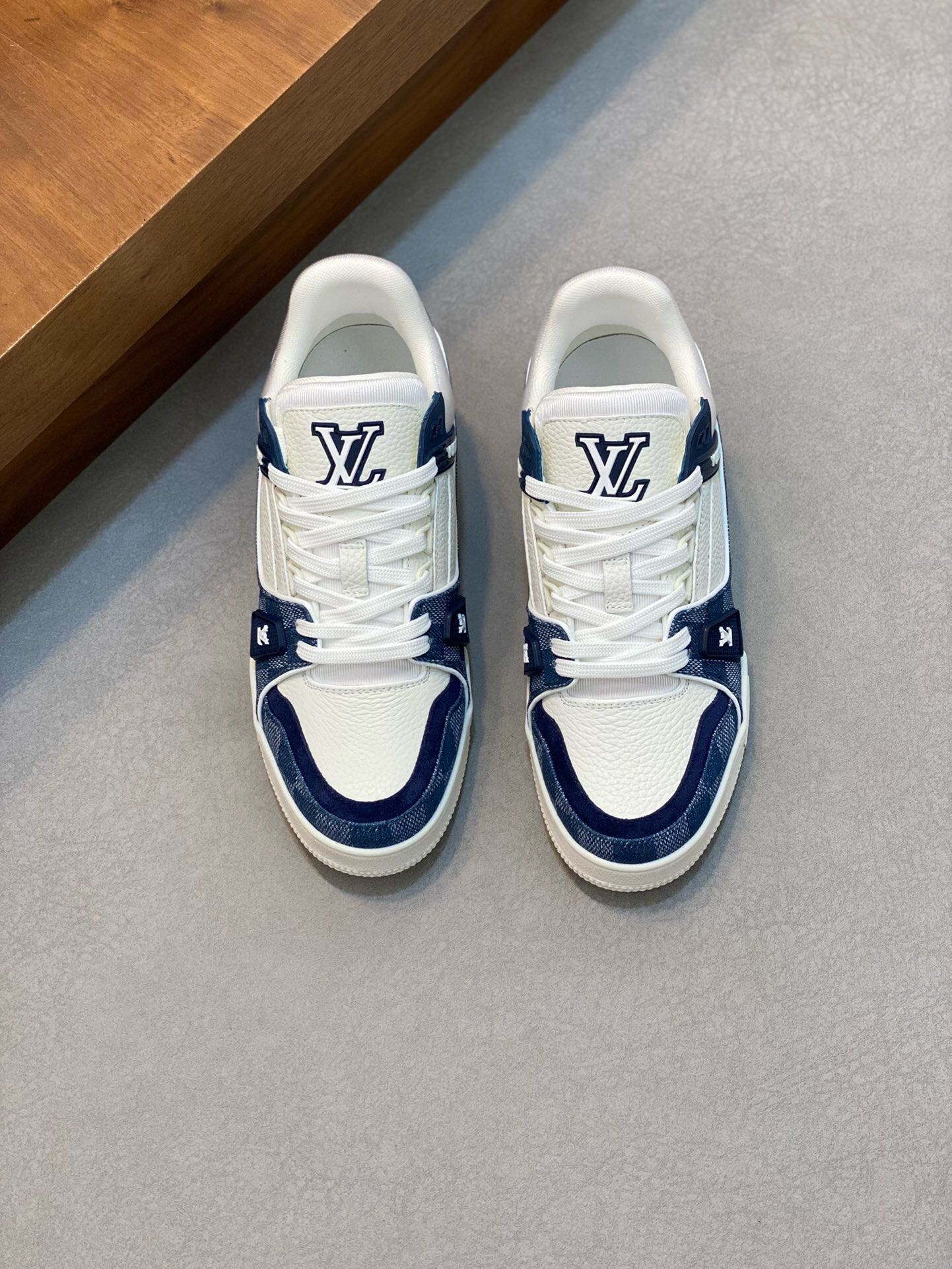 NO:219378,Brand LOUIS VUITTON original color matching code number 38-45 standard code price material new Louis Vuitton men casual shoes!  High-quality Labon craft upper is made of cowhide with original material LV Comfortable breathable mesh cloth Neli mesh cloth footbed style Simple and atmospheric LV original outsole, Louis Vuitton, louis vuitton, louis vuitton, louis vuitton, louis vuitton, cowhide19860909品牌LOUIS VUITTON 颜色原版配色 码数38-45标准码 价格 材质路易威登新款 男士 休闲鞋！高品质拉邦工艺鞋面采用牛皮搭配原版材质LV 舒适透气网布内里网布垫脚版型时尚 简单大气LV原版大底,路易威登,louis vuitton,louis vuitton,louis vuitton,cowhide,Men's shoes