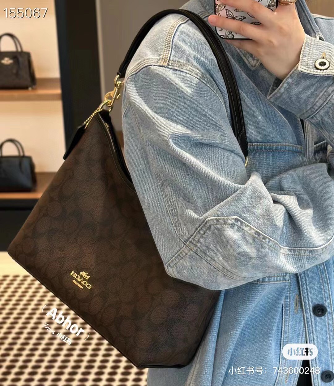 1 Coach CR149 纯原laurel系列流浪包 单肩斜挎包。火的一塌糊涂，经典奶茶色老花料配棕色头层牛皮材质，配长短两根肩带，手拎单肩斜挎都可以，慵懒造型，开口弧形设计，容量超大，颜值与实用性并存，四季通用，百搭各种风格，简直是日常出行的神器。
尺寸：28×18×11cm