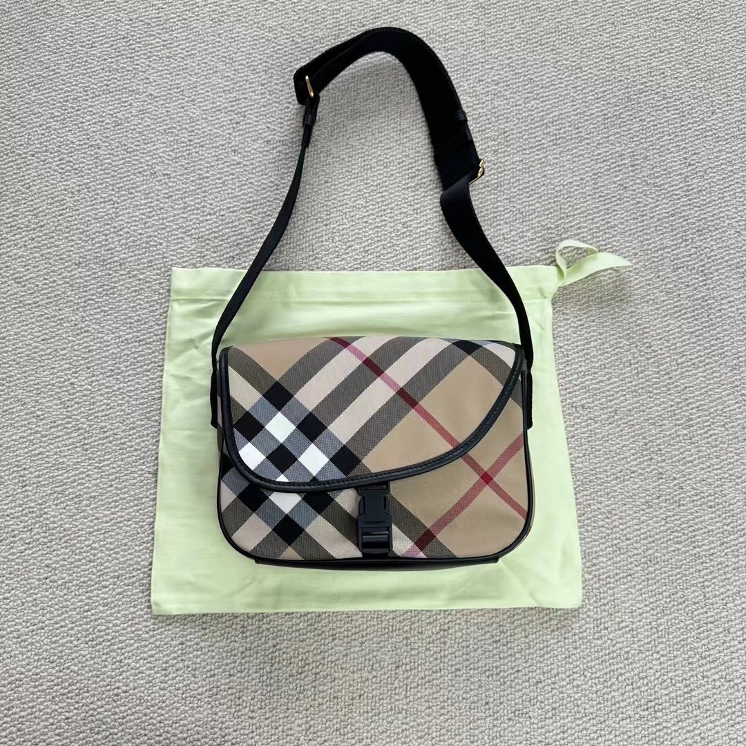 Burberry High-end details, real shots of deliveryBrothers and sisters, close your eyes and enterGoods crossbody bag, unisex, can be carried on th