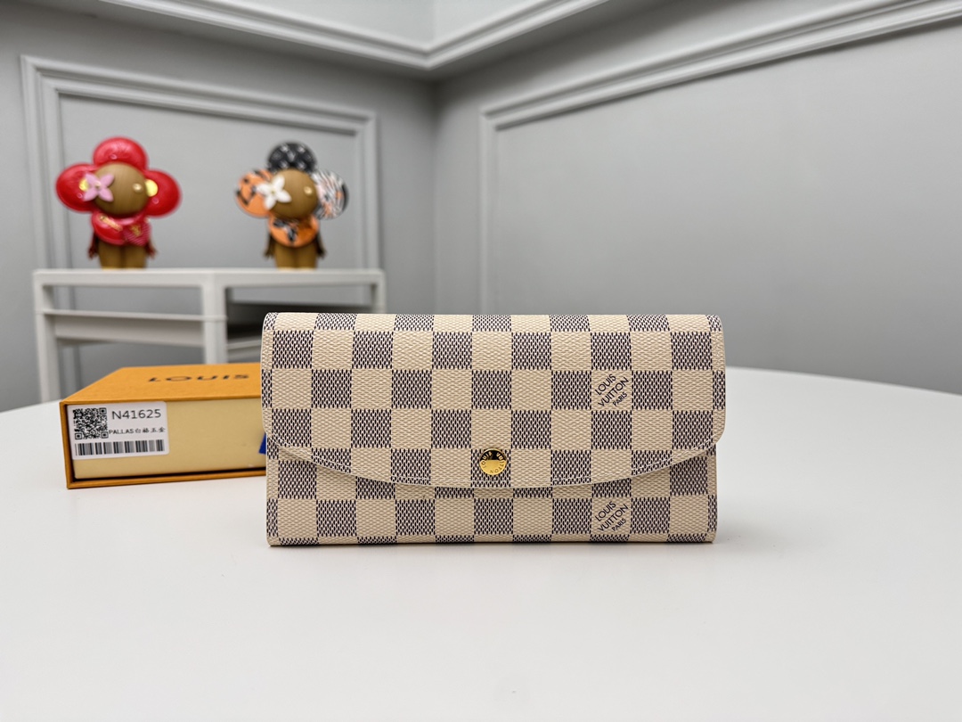 NO:672061,[Top original order] N41625 white plaid pink gold buckle, functional and gorgeously designed Emilie wallet is made of soft Monogram canvas, lined with brightly colored lining, and has an extremely elegant temperament. The multi-pocket design and eye-catching shape give it an irresistible charm. Size: 19x10cm, packaging: with box, LV wallet, louis vuitton, wallets19860909【顶级原单】N41625白格粉金扣功能实用且设计华美的 Emilie 钱夹采用柔软的 Monogram 帆布制成,衬以颜色鲜艳的内衬,气质极为优雅. 多袋式设计和引人注目的造型赋予其无法抗拒的迷人魅力.尺寸:19x10cm,包装:配包装盒,,LV钱包,louis vuitton,wallets,欧美剧