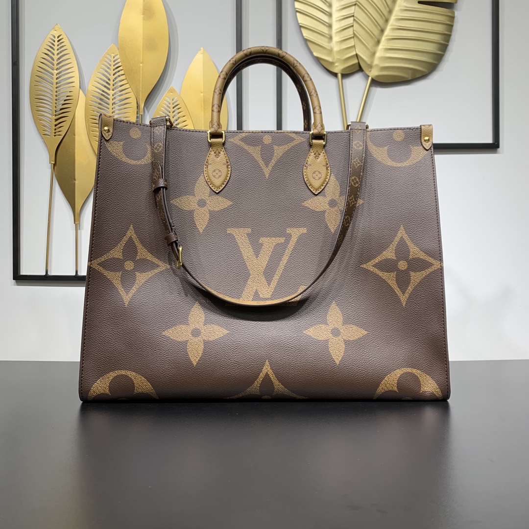 Louis Vuitton LV Onthego Pochettes & Sacs de Soirée Sacs Cabas Monogram Canvas Toile M46823