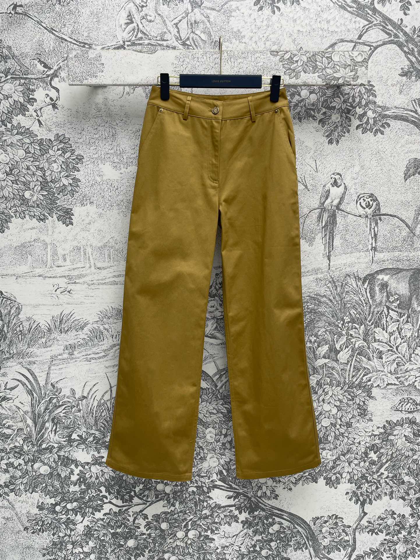 Louis Vuitton Vêtements Culottes & Pantalons Couleur kaki Peu importe