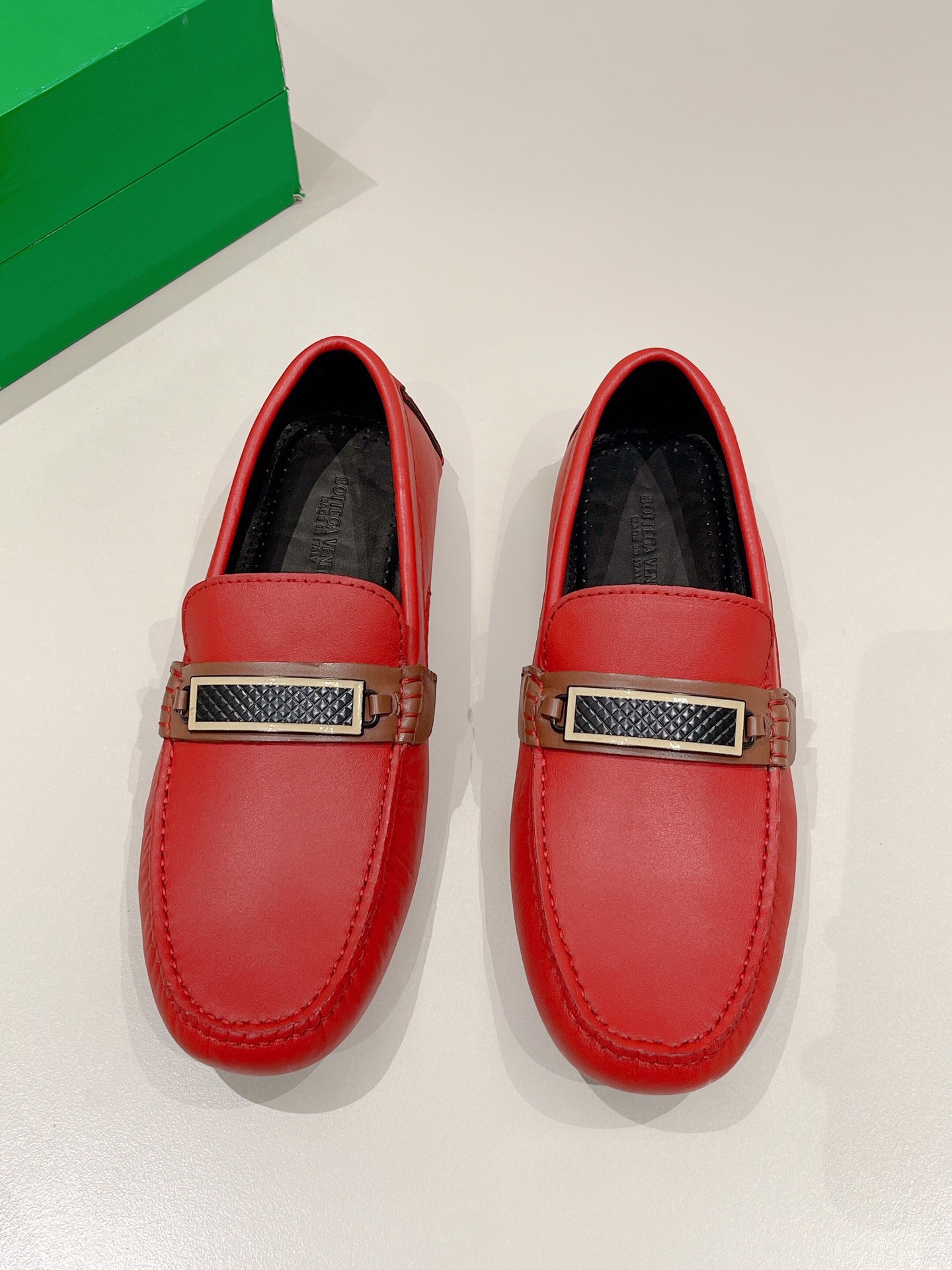 NO:773970,【B*】Original order -Alessandro series casual shoes. The palace level symbolizes the original imported calfskin upper. -Water-dyed cowhide lining with movable cowhide latex feet. -Original special outsole.19860909【B*】原单 -Alessandro系列便鞋 殿堂级别象征原厂进口小牛皮鞋面 -水染牛皮内里可活动牛皮乳胶垫脚 -原版特供大底 -码数:38-44（45,46订制不退不换） -P,,cowhide,Men's shoes