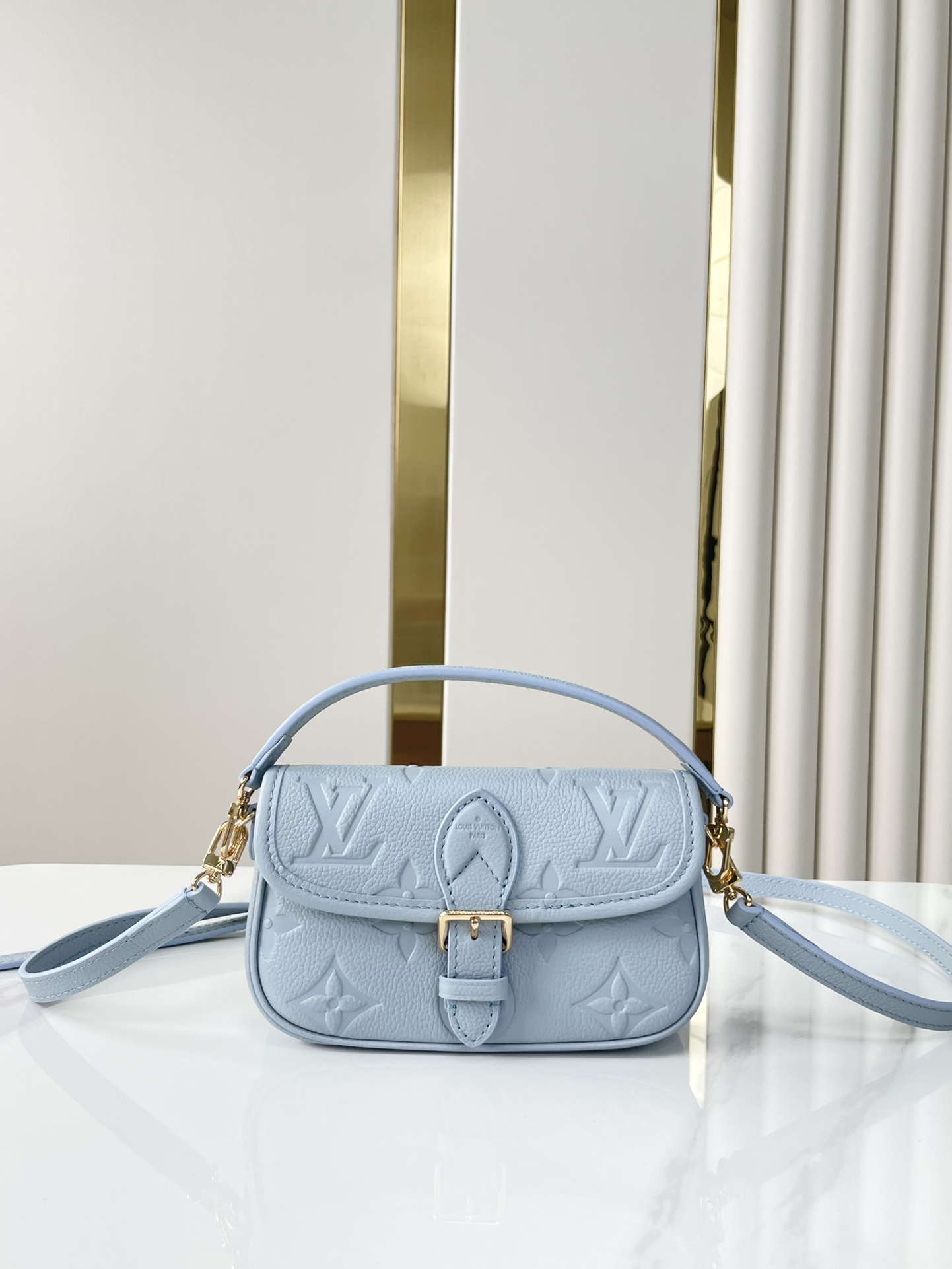 Louis Vuitton LV Diane AAA+
 Crossbody & Shoulder Bags Fake Blue Baguette M83592