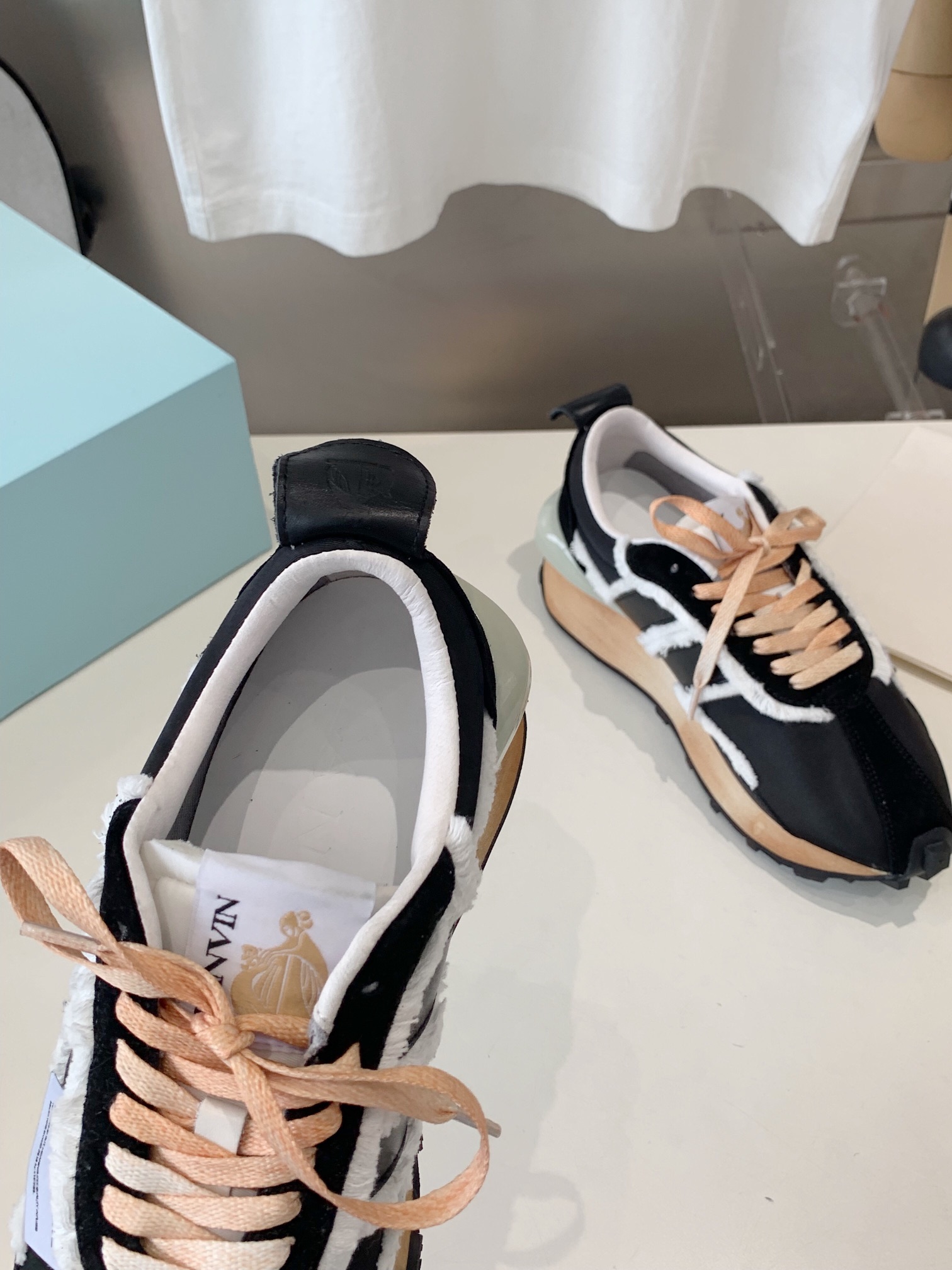 LANVIN/Wong 2024 Collection: Luxury Shoes with Modern Design and Comfort - 图片 4