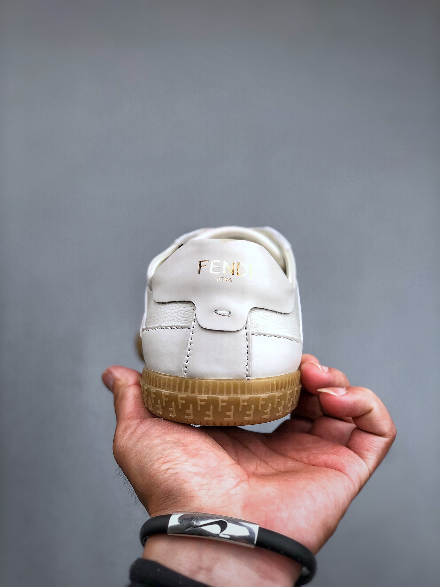 380 意大利著名奢侈品牌·芬迪Fendi Flair Leather Sneaker Low 弗莱尔系列低帮复古百搭德训风休闲运动板鞋
