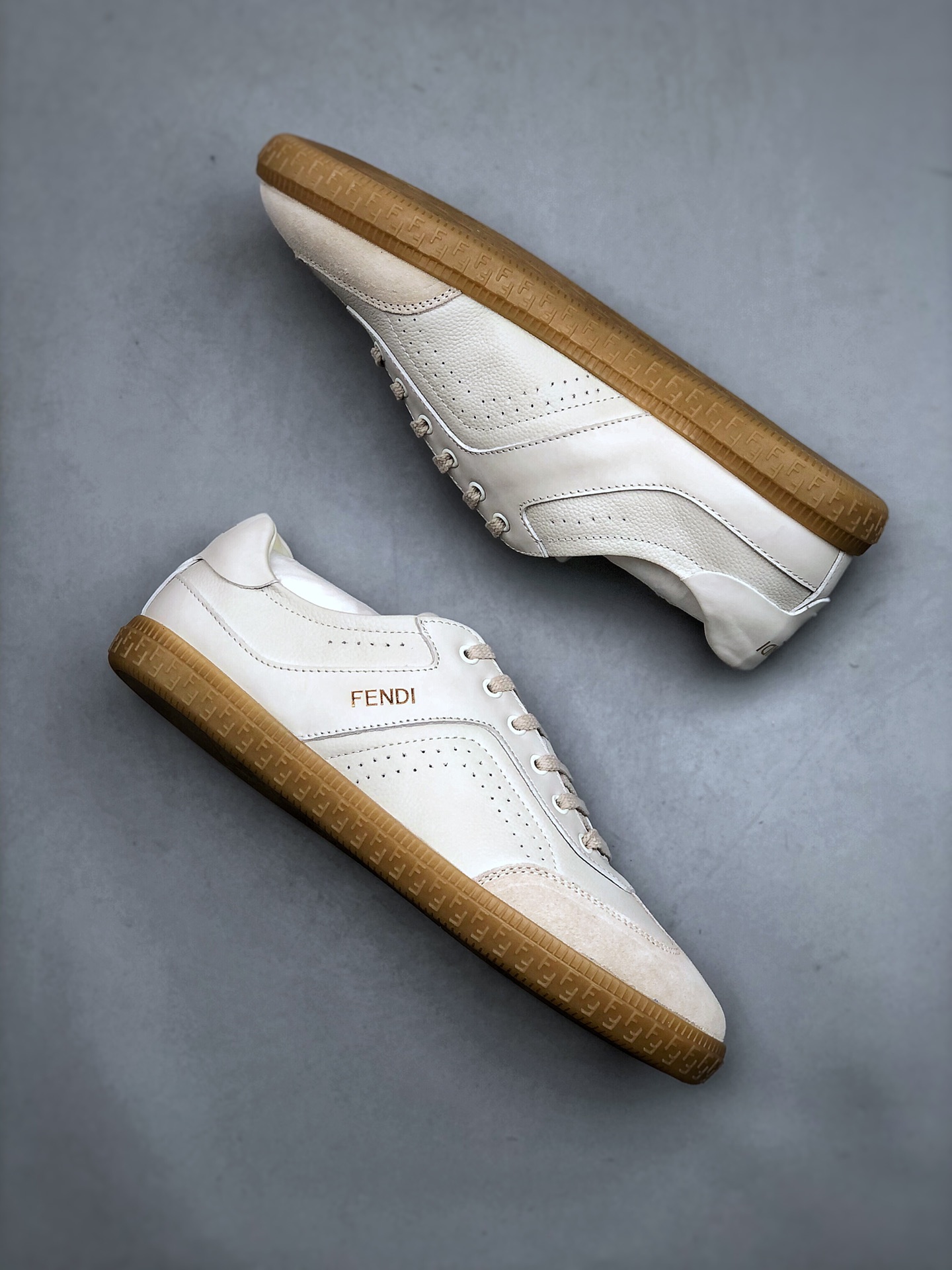 380 意大利著名奢侈品牌·芬迪Fendi Flair Leather Sneaker Low 弗莱尔系列低帮复古百搭德训风休闲运动板鞋