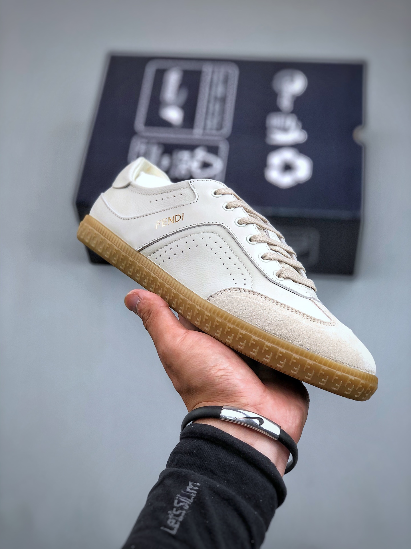380 意大利著名奢侈品牌·芬迪Fendi Flair Leather Sneaker Low 弗莱尔系列低帮复古百搭德训风休闲运动板鞋